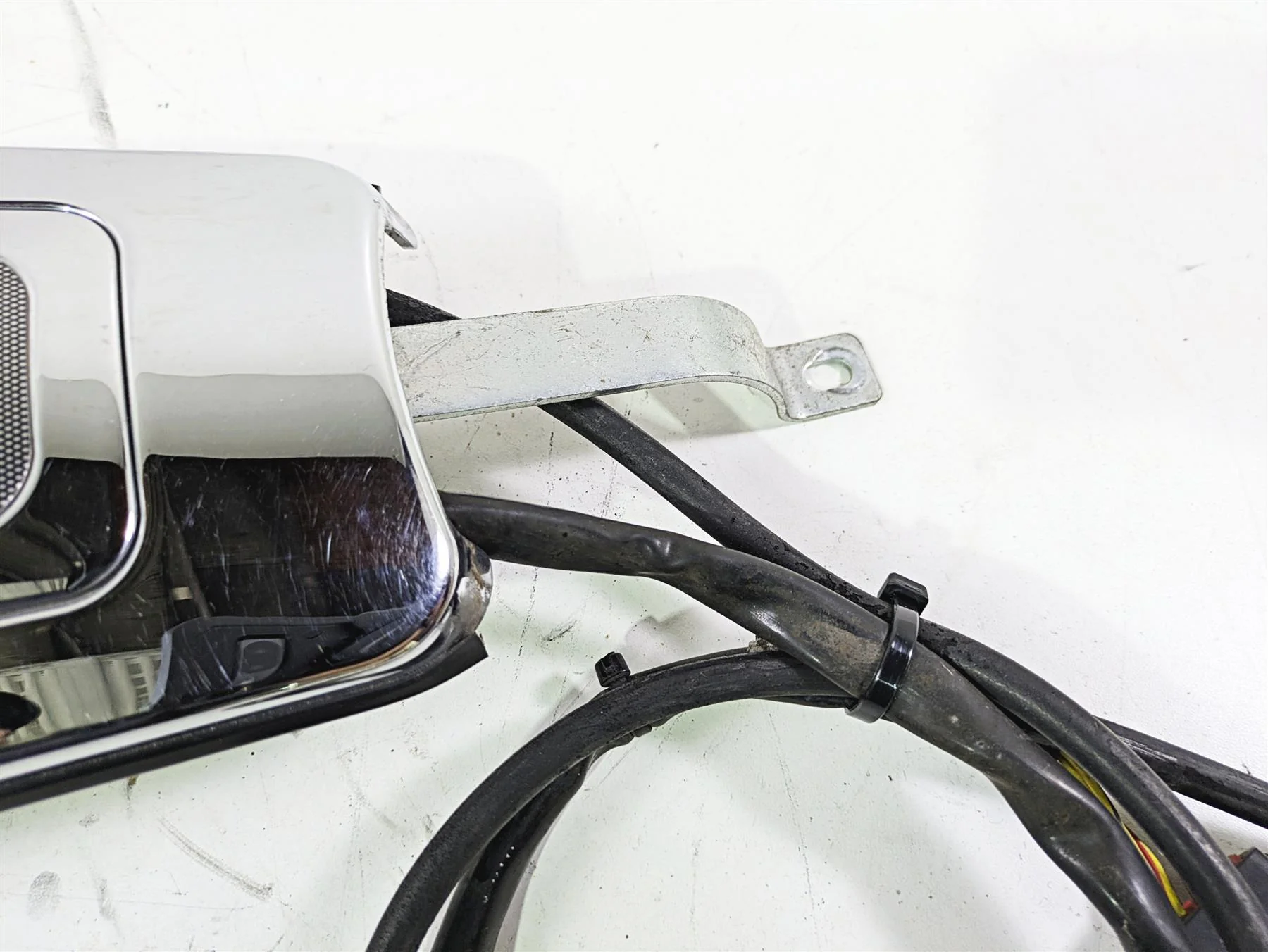 2011 Harley Touring FLHTCUSE CVO E-Glide Gas Tank Dash Cover Console 77153-08 - Image 7