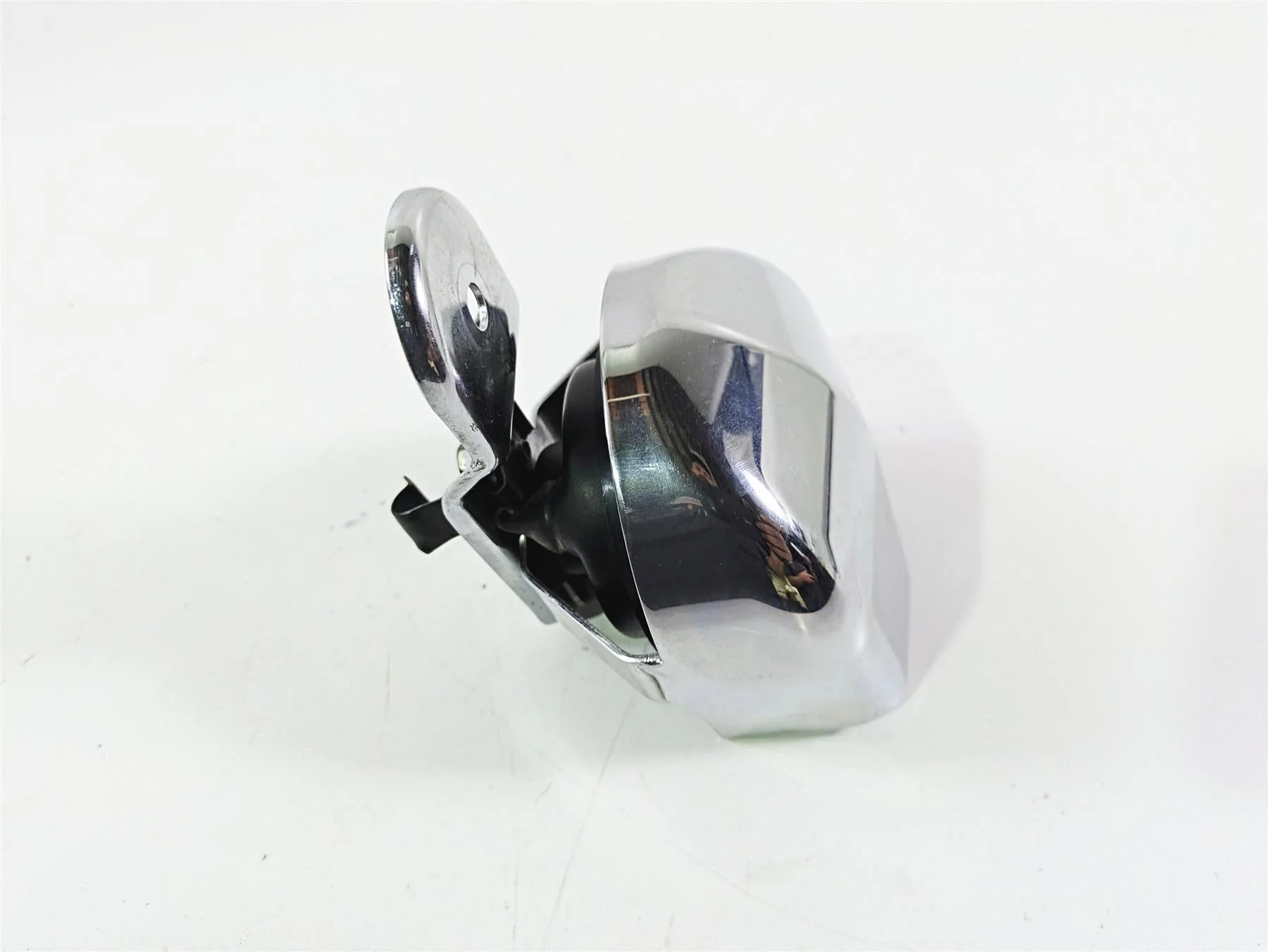 2011 Harley Touring FLHTCUSE CVO E-Glide Horn & Chrome Cover 61300478A 69060-90H - Image 4