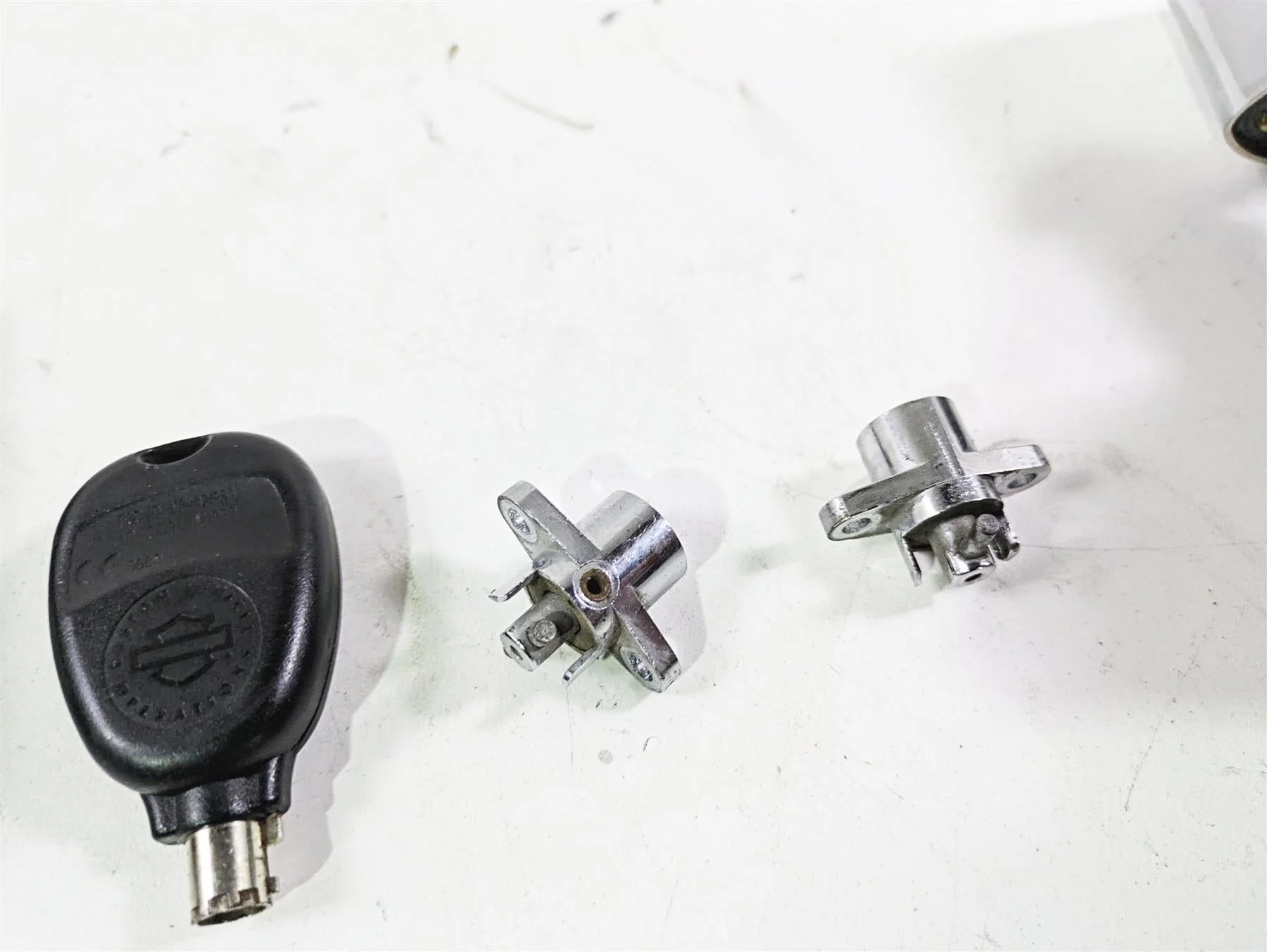 2011 Harley Touring FLHTCUSE CVO E-Glide Ignition Switch Power Lock 76611-10 - Image 10