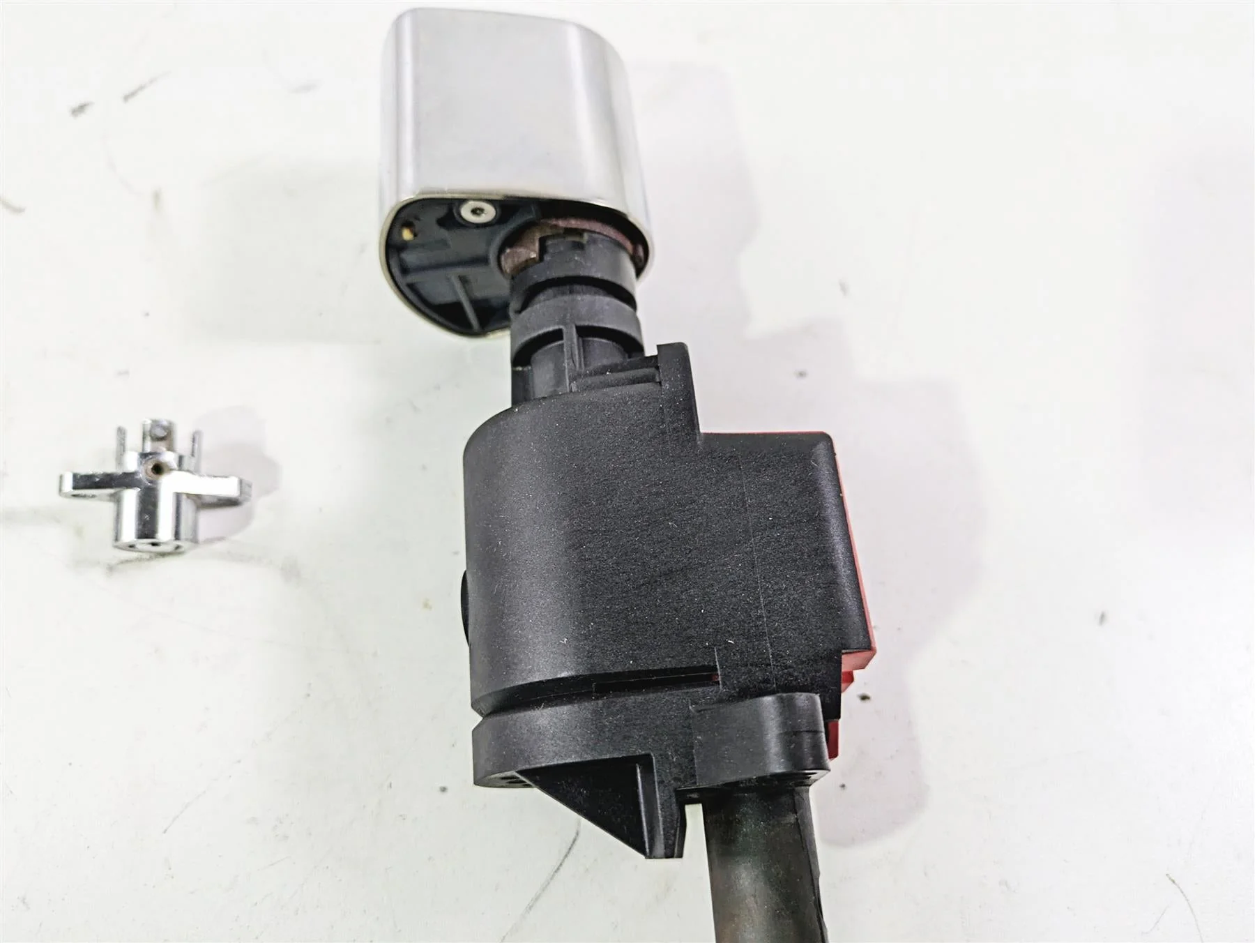 2011 Harley Touring FLHTCUSE CVO E-Glide Ignition Switch Power Lock 76611-10 - Image 3