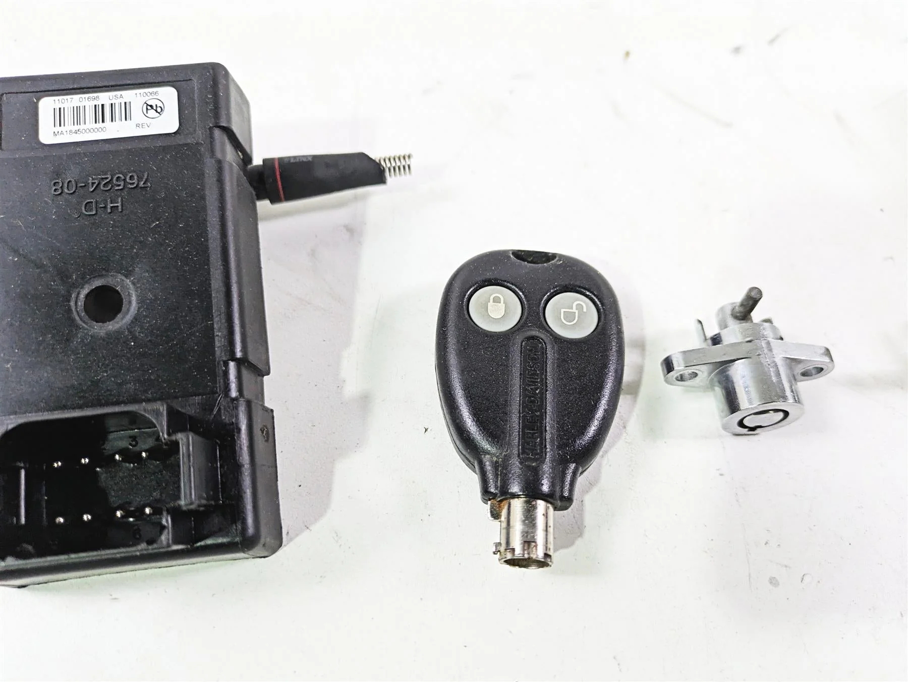 2011 Harley Touring FLHTCUSE CVO E-Glide Ignition Switch Power Lock 76611-10 - Image 5