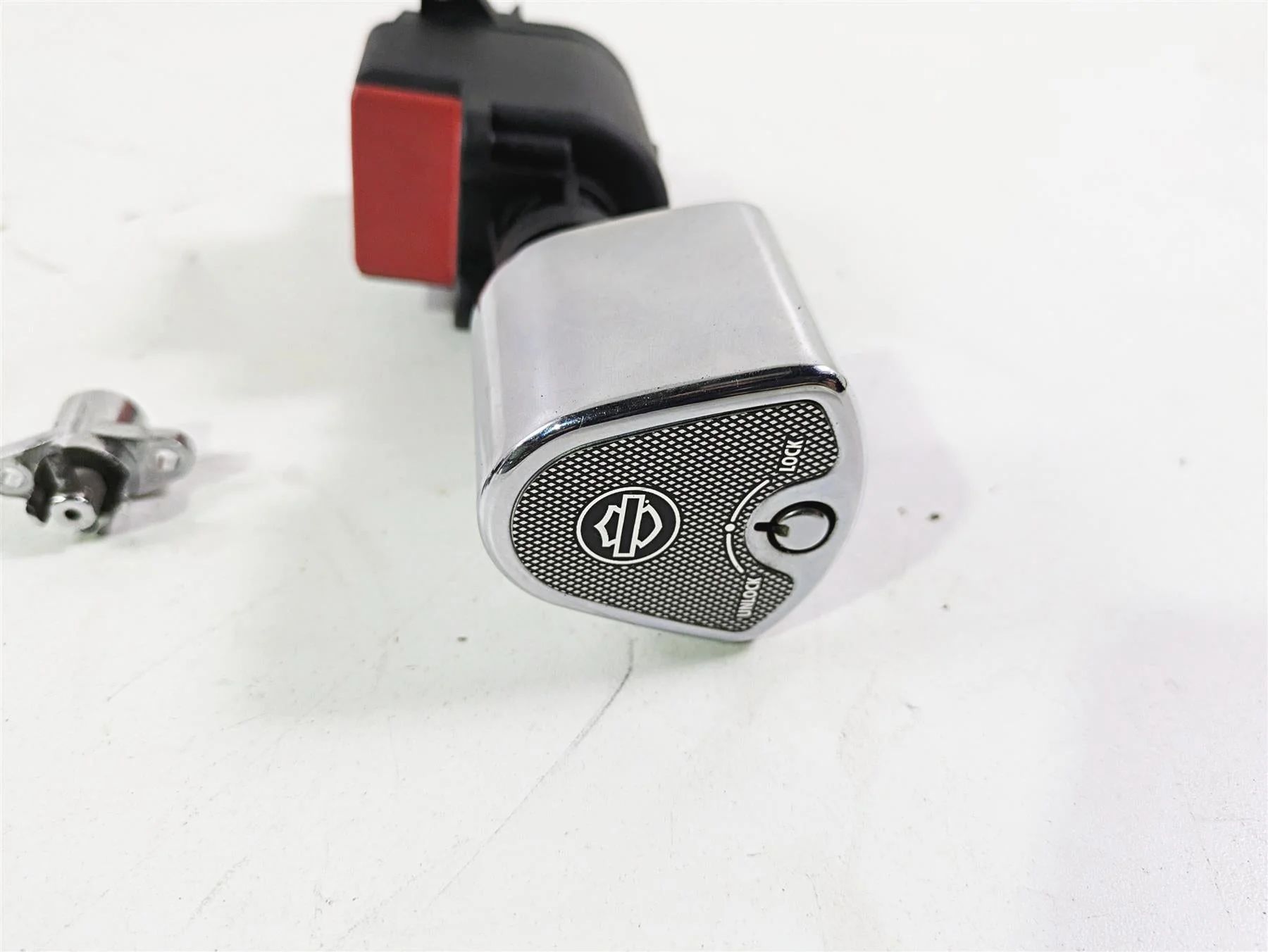 2011 Harley Touring FLHTCUSE CVO E-Glide Ignition Switch Power Lock 76611-10 - Image 7