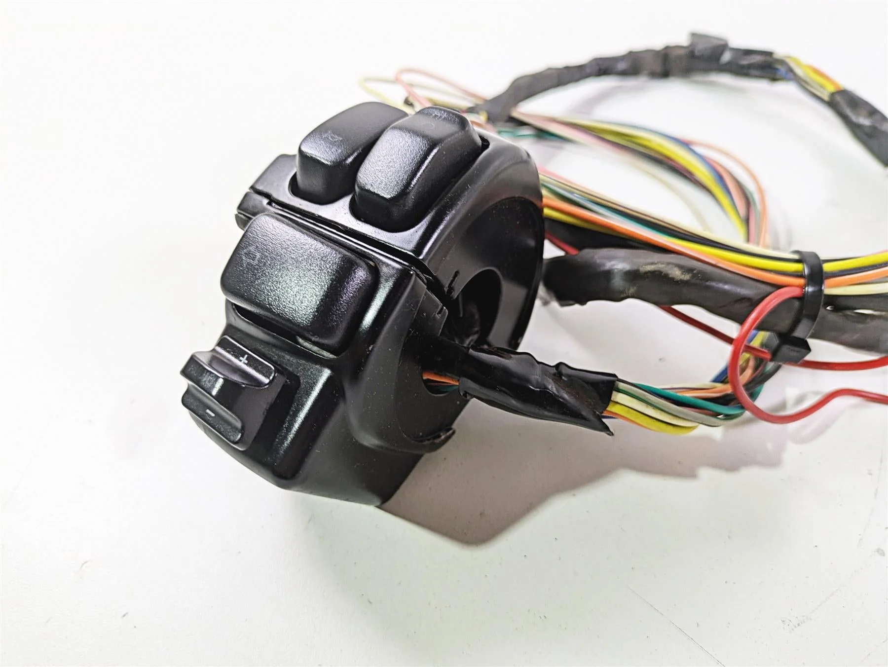 2011 Harley Touring FLHTCUSE CVO E-Glide Left Hand Control Switch 71685-06A - Image 8