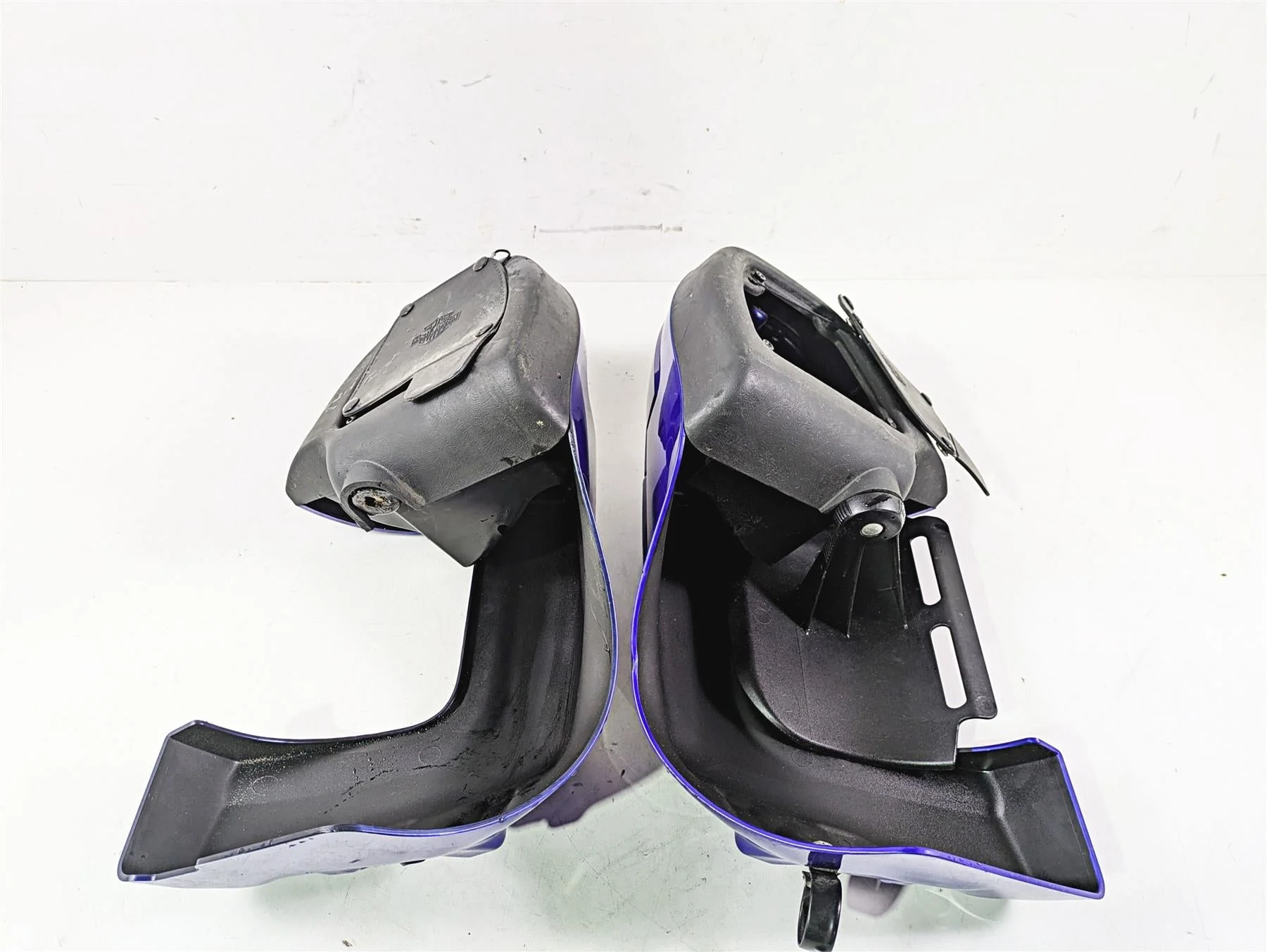2011 Harley Touring FLHTCUSE CVO E-Glide Lower Leg Fairing Set 57100091 57100092 - Image 2