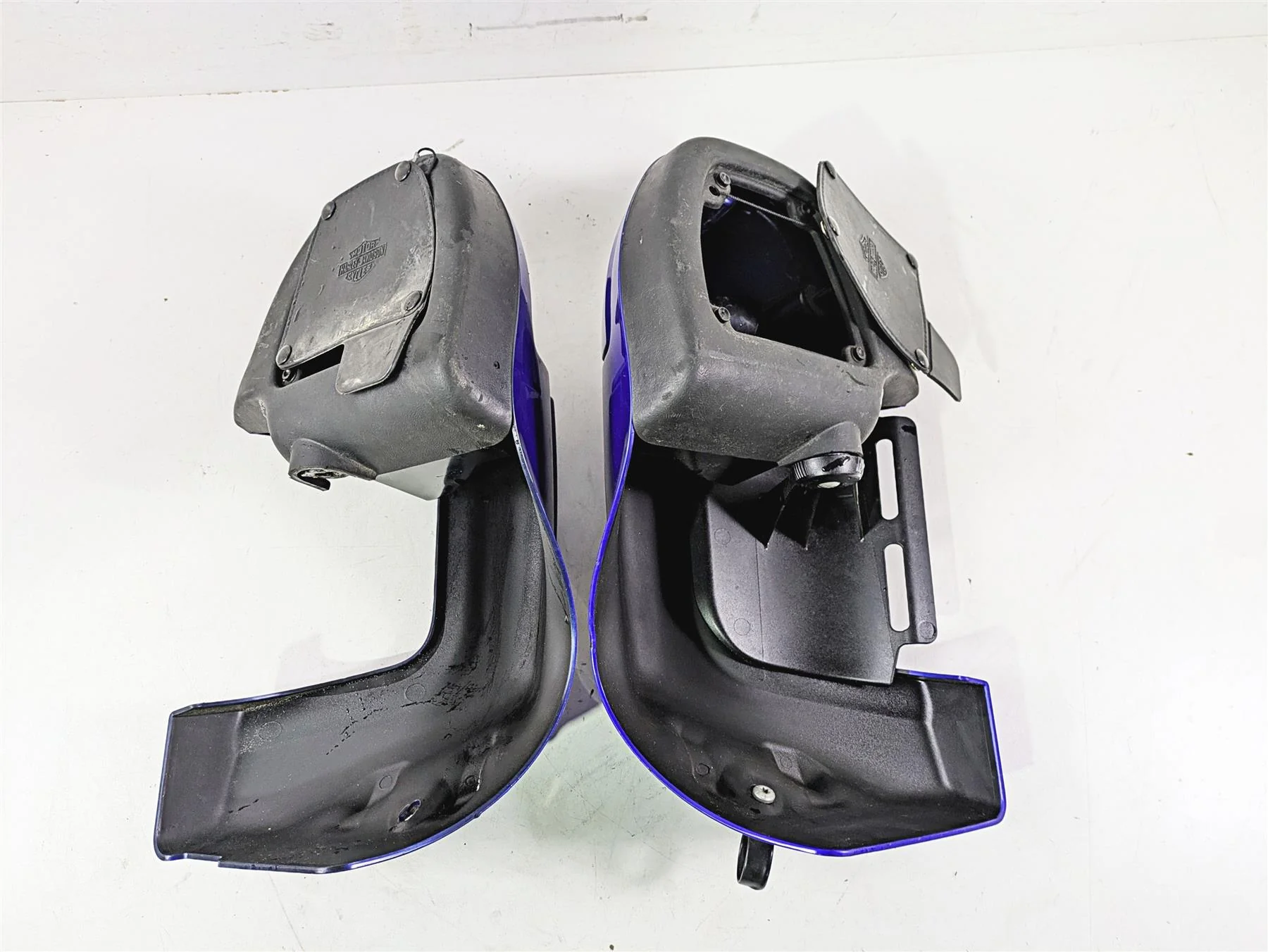 2011 Harley Touring FLHTCUSE CVO E-Glide Lower Leg Fairing Set 57100091 57100092 - Image 5
