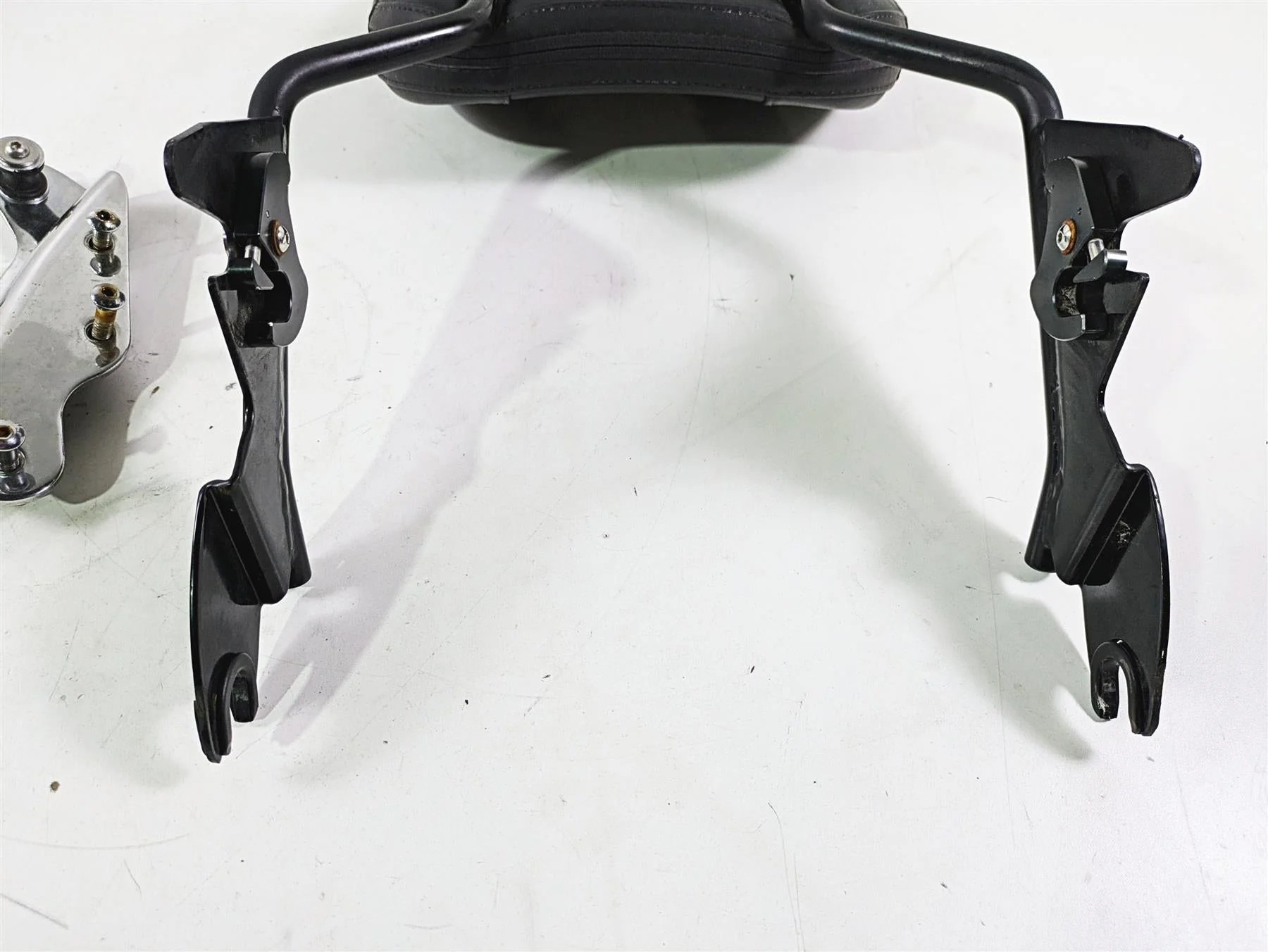 2011 Harley Touring FLHTCUSE CVO E-Glide Passenger Backrest & Mounts 52627-09 - Image 10