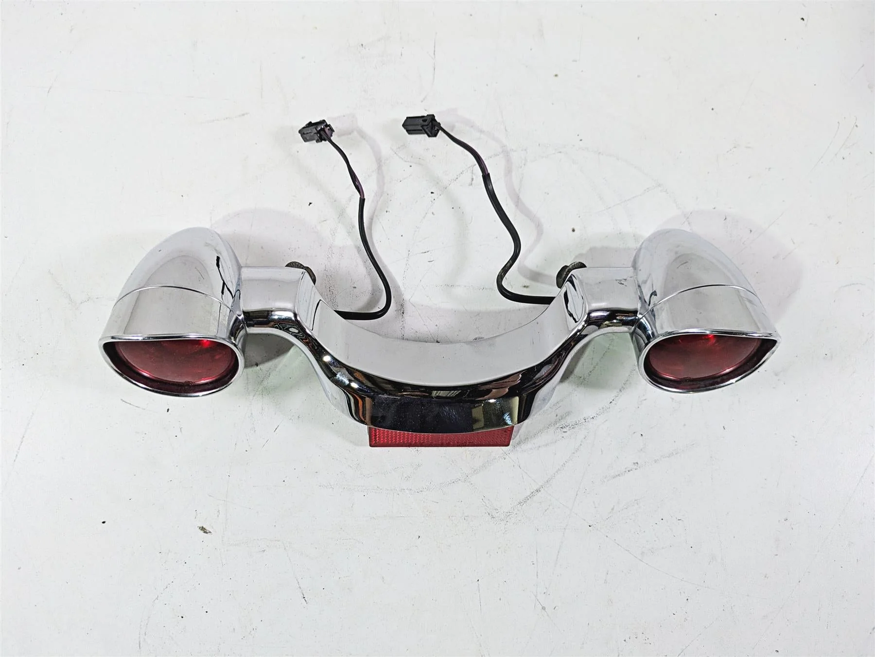2011 Harley Touring FLHTCUSE CVO E-Glide Rear Blinker Turn Signal Bar 69824-09 - Image 5