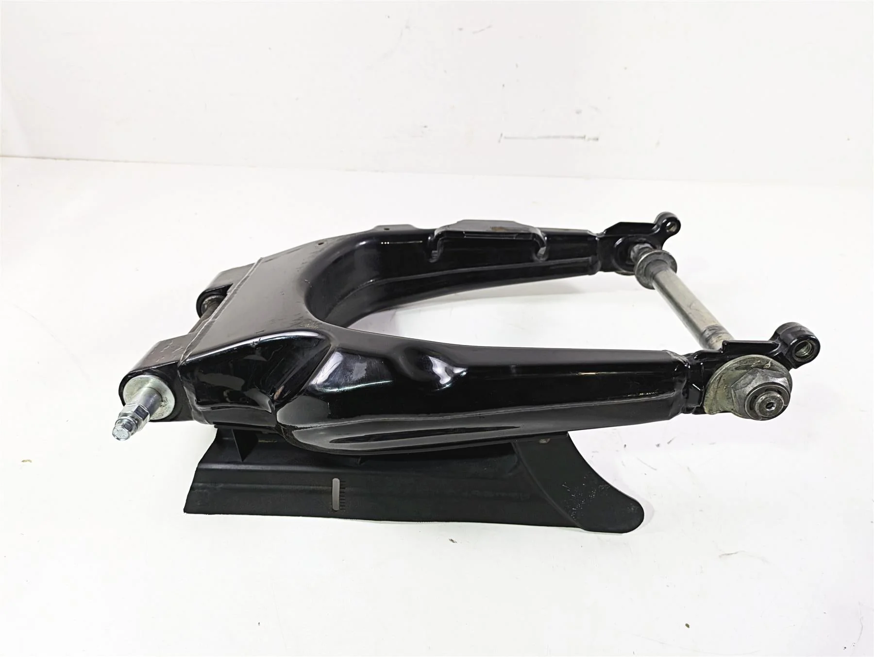 2011 Harley Touring FLHTCUSE CVO E-Glide Rear Swing Arm Swingarm 47549-09A