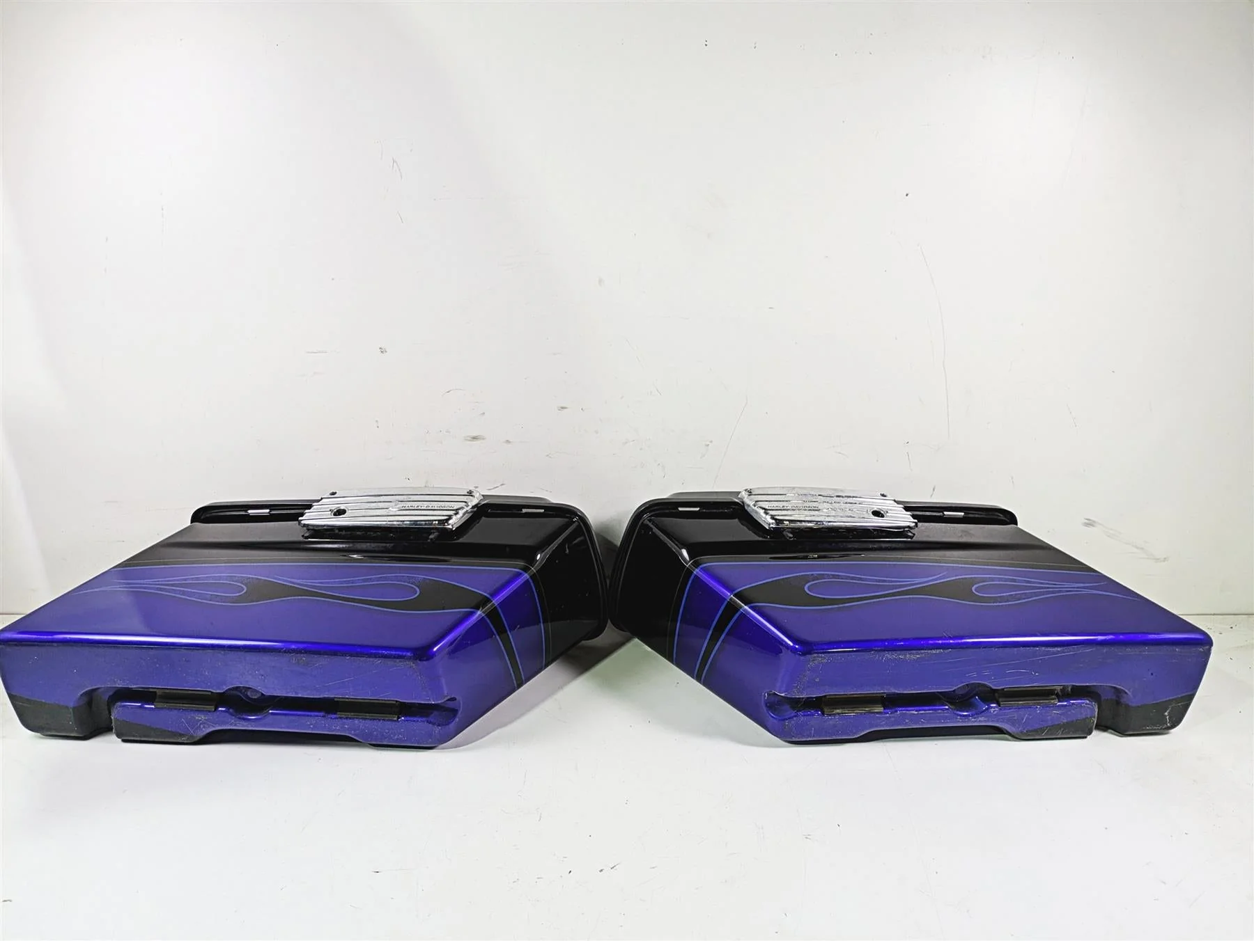 2011 Harley Touring FLHTCUSE CVO E-Glide Saddlebag Set 91171-07 L 91190-07 - Image 6