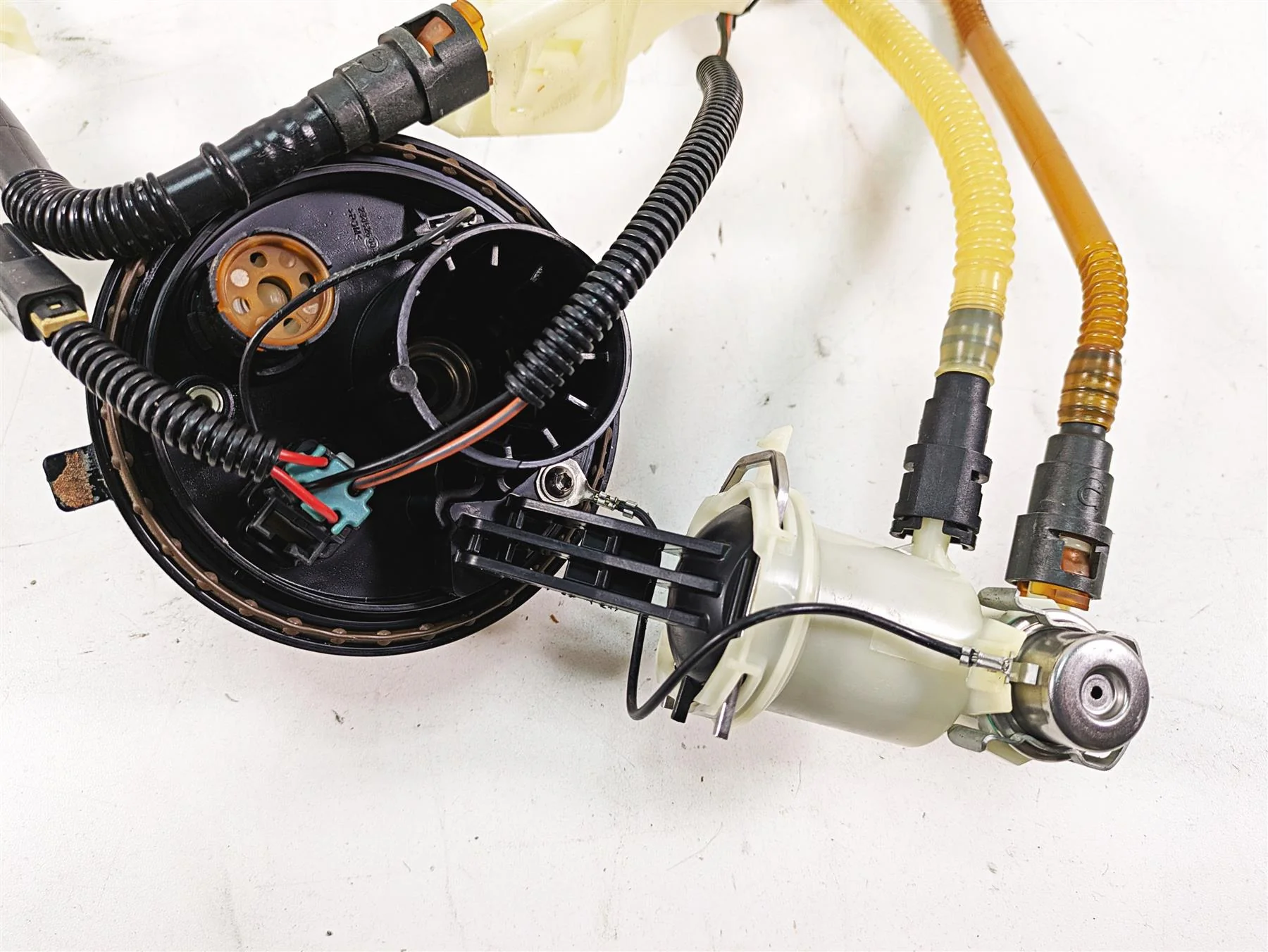 2011 Harley Touring FLTRU Road Glide Fuel Gas Petrol Pump - Painted 62908-08 - Image 11