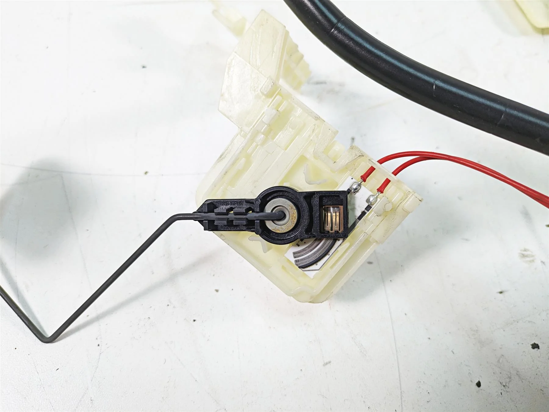 2011 Harley Touring FLTRU Road Glide Fuel Gas Petrol Pump - Painted 62908-08 - Image 12