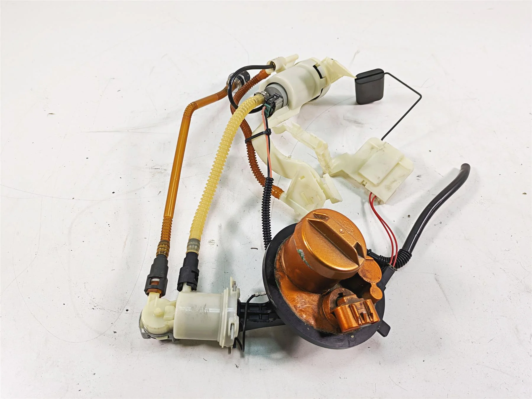 2011 Harley Touring FLTRU Road Glide Fuel Gas Petrol Pump - Painted 62908-08 - Image 6