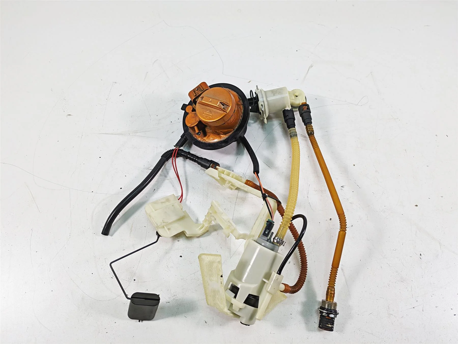 2011 Harley Touring FLTRU Road Glide Fuel Gas Petrol Pump - Painted 62908-08 - Image 8