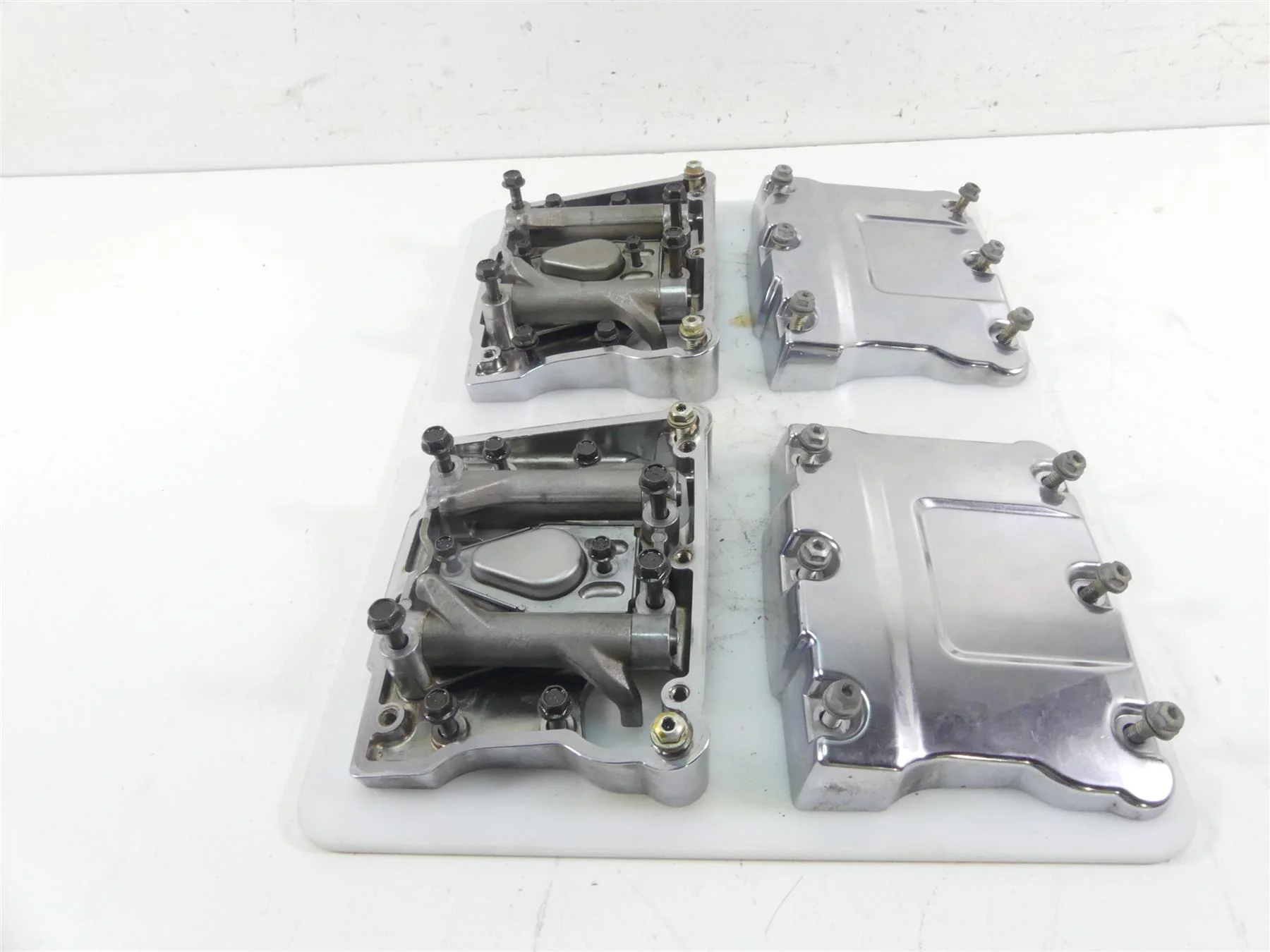 2011 Harley Touring FLTRU Road Glide Rocker Box Valve Cover Set 17571-99 - Image 2