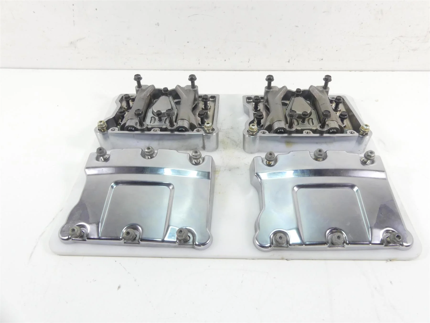 2011 Harley Touring FLTRU Road Glide Rocker Box Valve Cover Set 17571-99 - Image 3