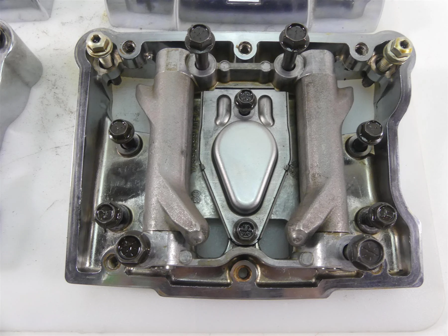 2011 Harley Touring FLTRU Road Glide Rocker Box Valve Cover Set 17571-99 - Image 5