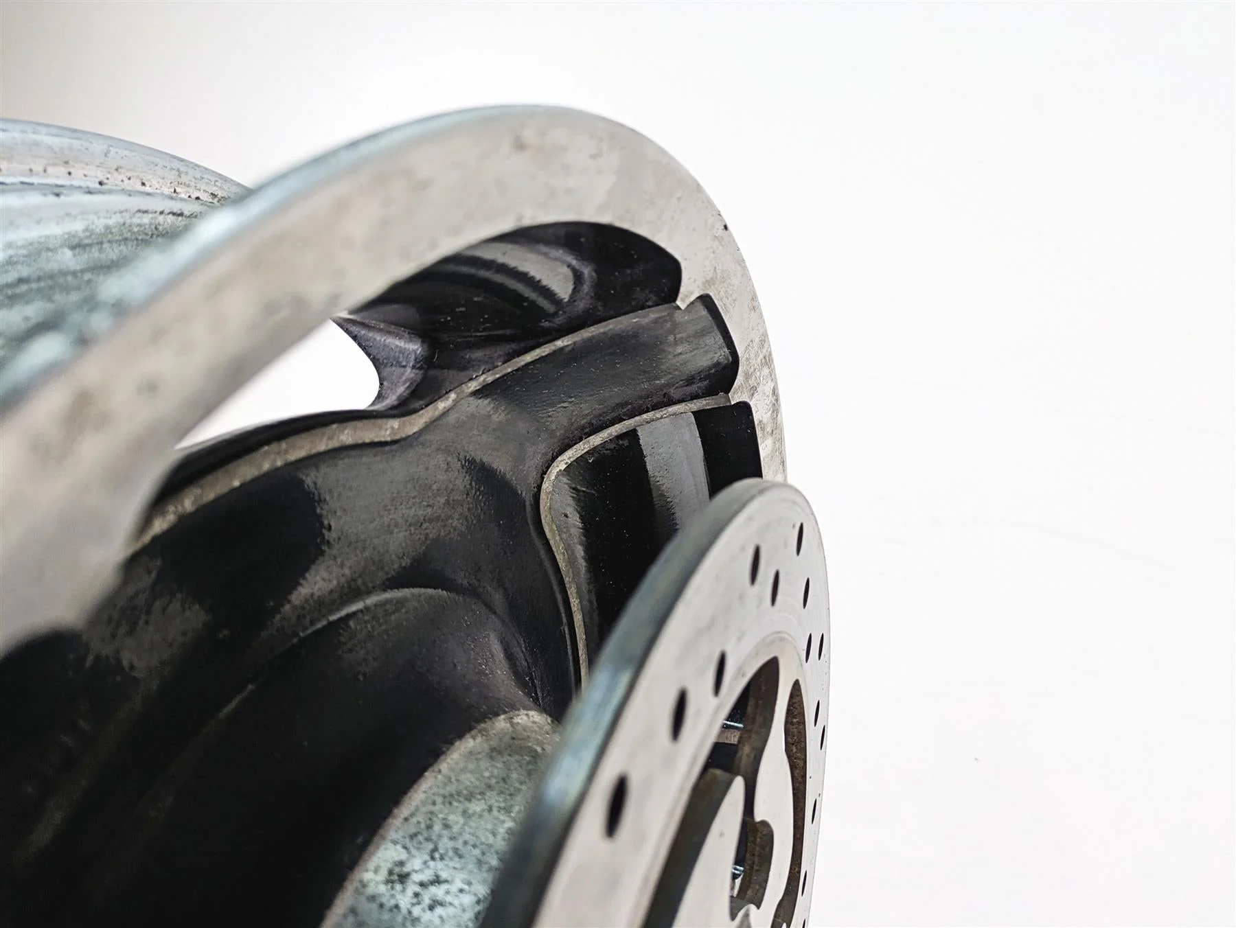 2011 Harley Touring FLTRU Road Glide Straight 16x5 Rear Wheel Rim 40900194 - Image 11