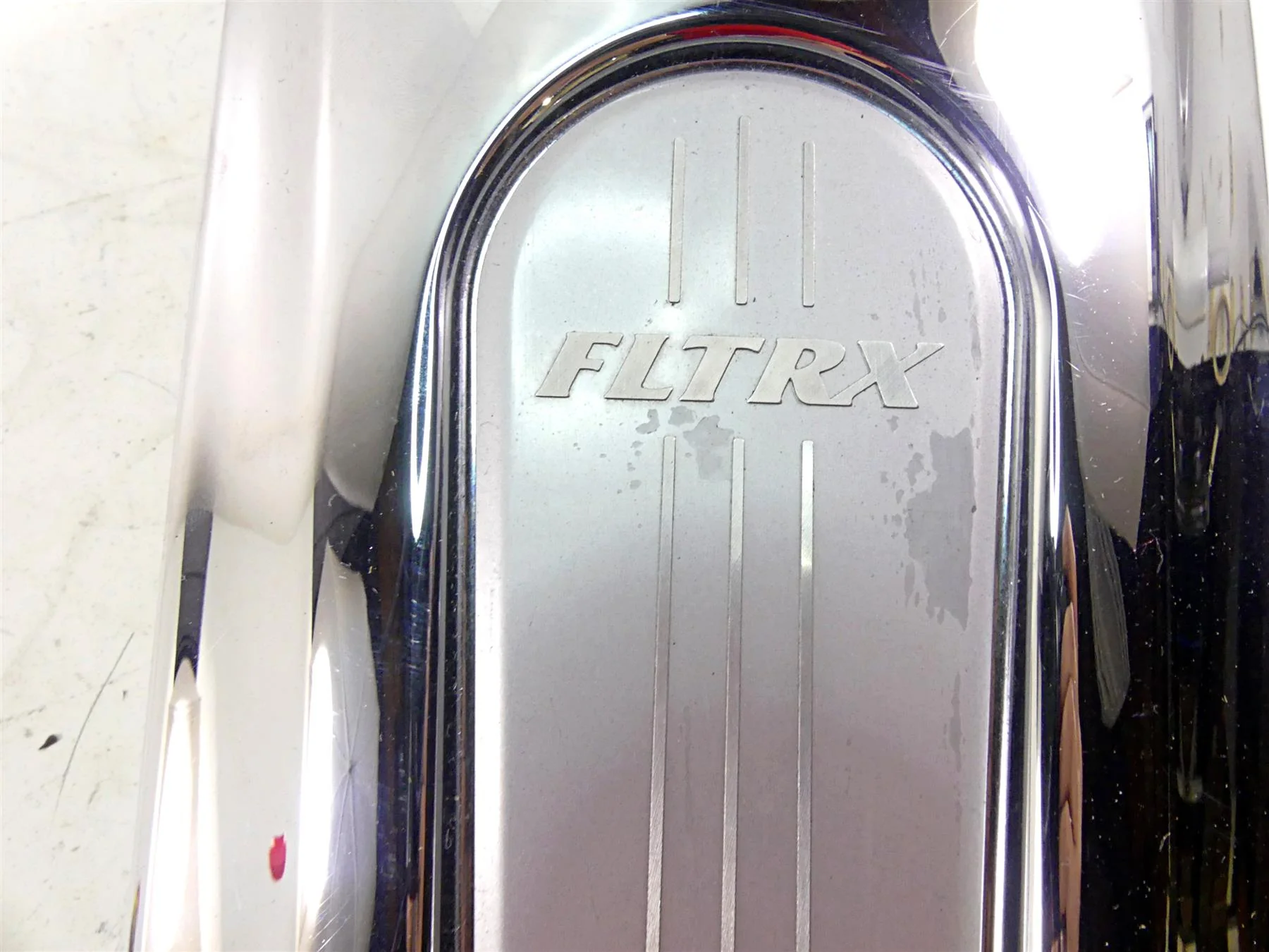 2011 Harley Touring FLTRX Road Glide Fuel Tank Dash Console Cover Lid 69214-08 - Image 7
