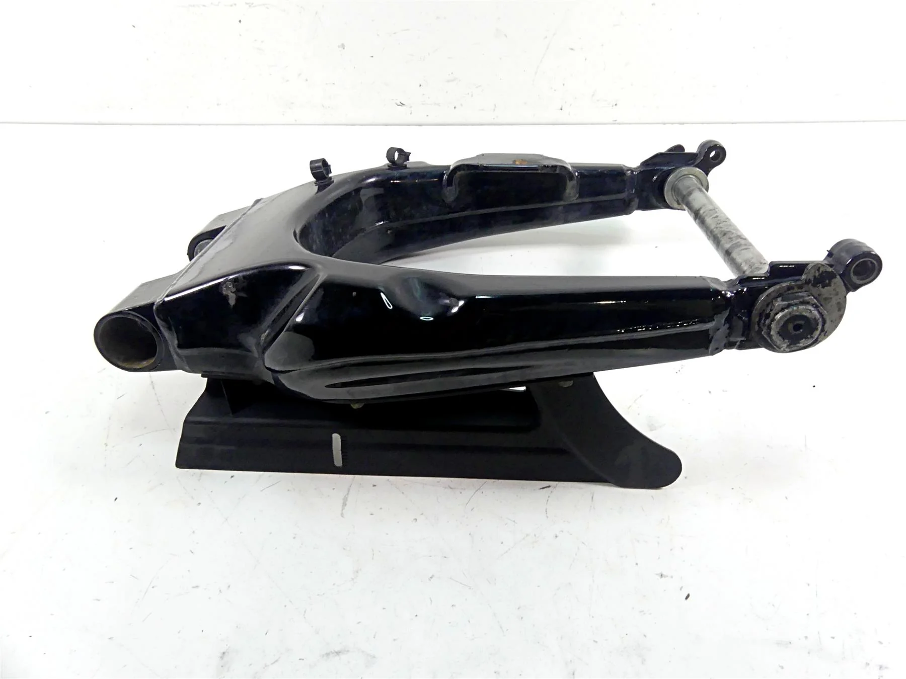 2011 Harley Touring FLTRX Road Glide Rear Swingarm Swing Arm Axle 47549-09A