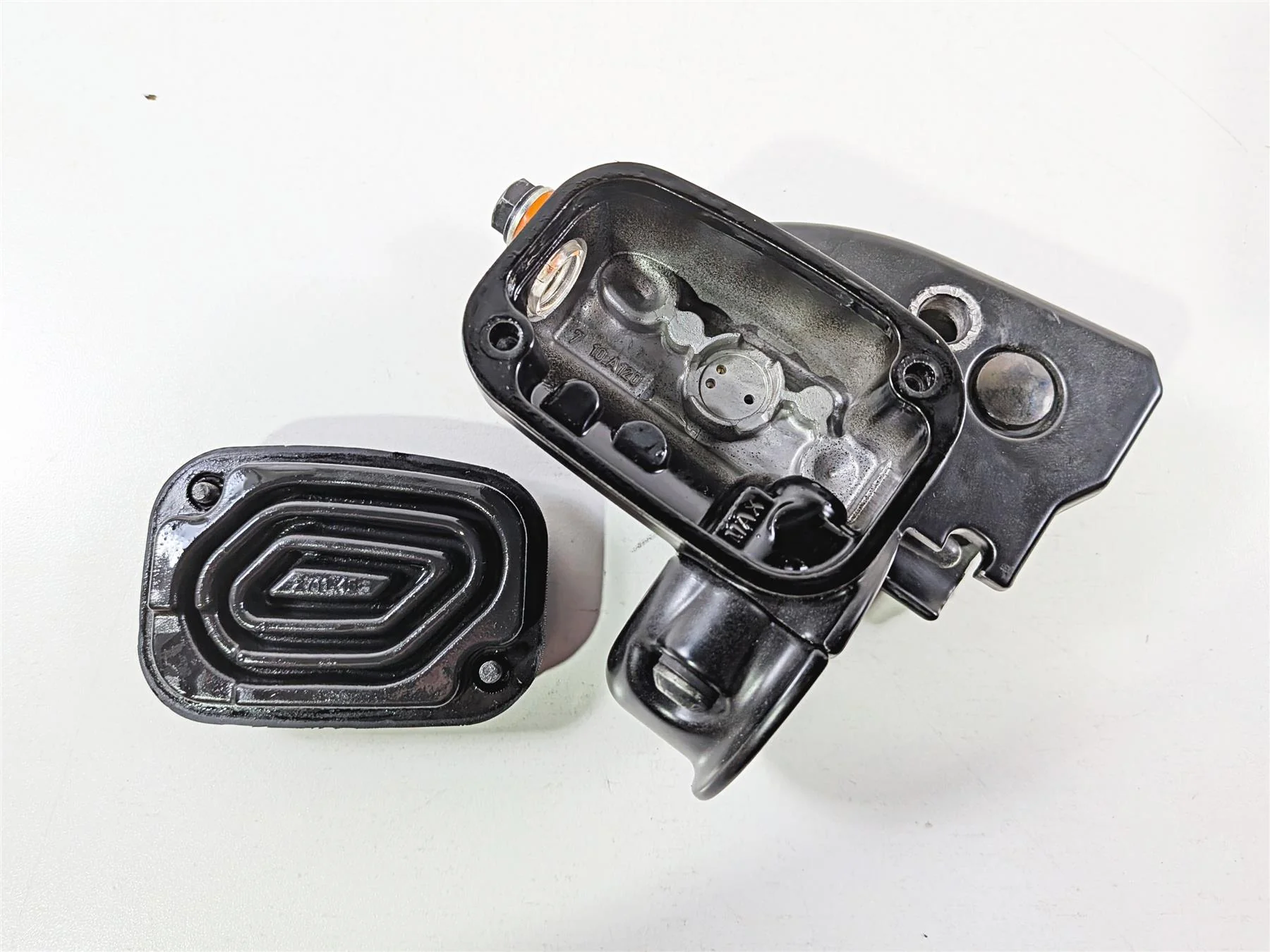 2011 Harley VRSCDX Night Rod Brembo Front Brake Master Cylinder 44551-08F - Image 9