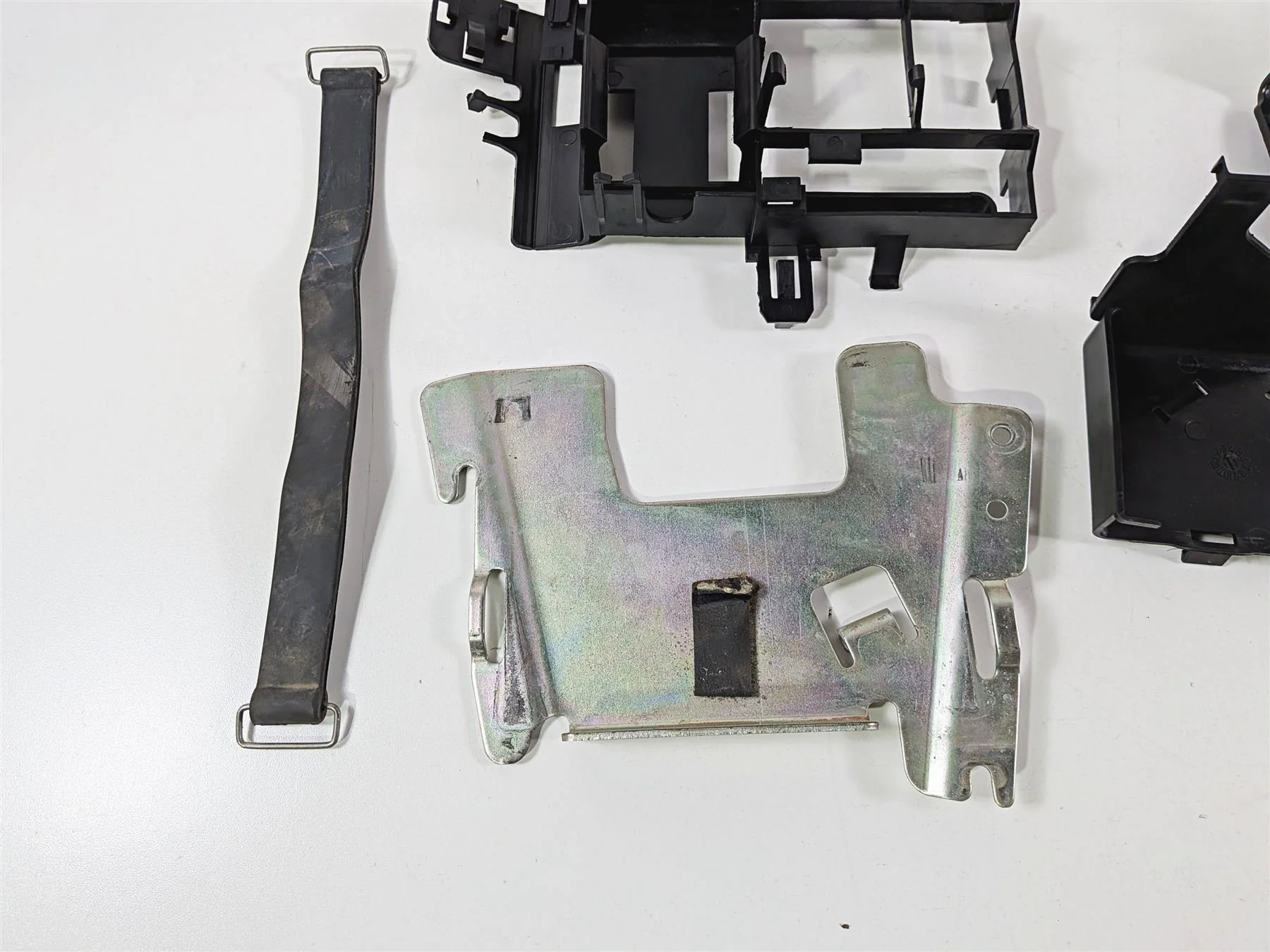 2011 Harley VRSCDX Night Rod Electric Plastic Battery Holder Set - Read 70394-07 - Image 4