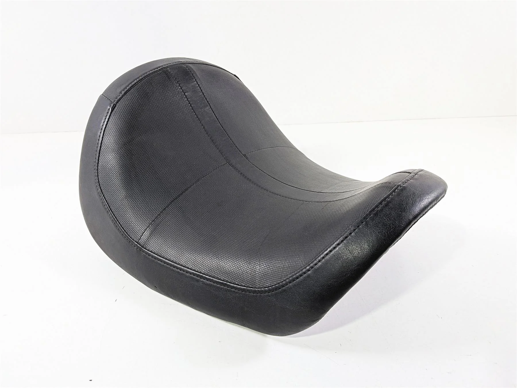 2011 Harley VRSCDX Night Rod Front Rider Driver Seat Saddle - Read 51547-07 - Image 12
