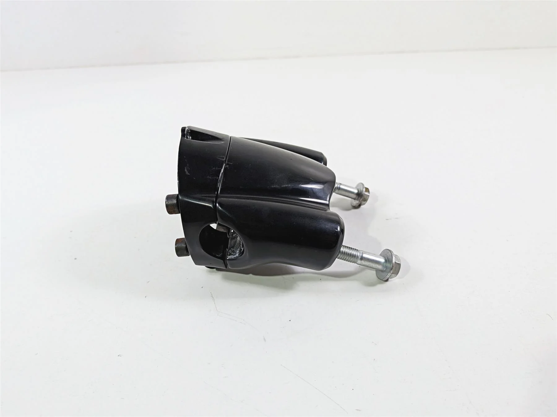 2011 Harley VRSCDX Night Rod Handlebar Steering Riser Holder 55999-06 55989-04
