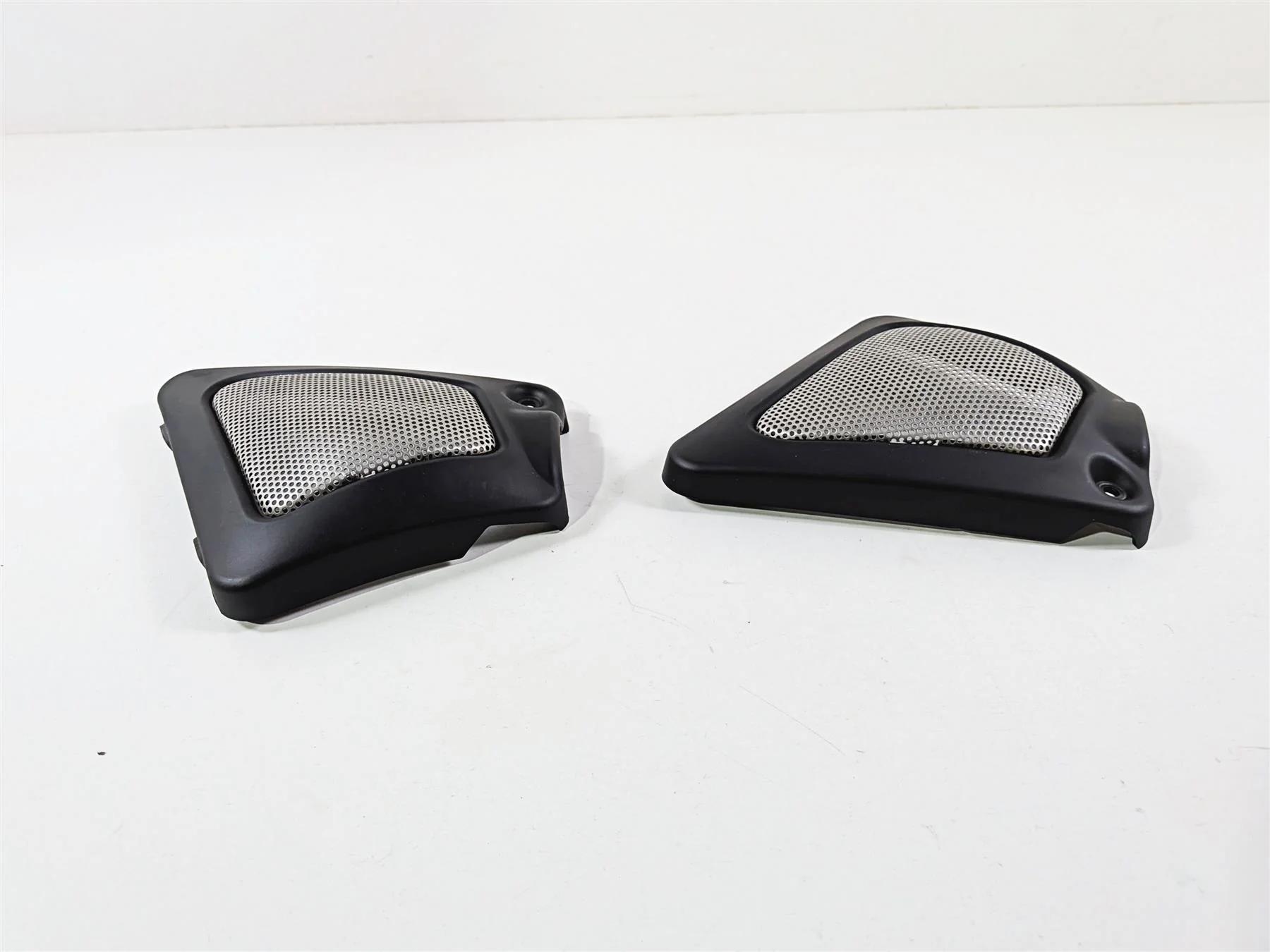 2011 Harley VRSCDX Night Rod Neck Cover Fairing Set 66297-07 66298-07 - Image 3