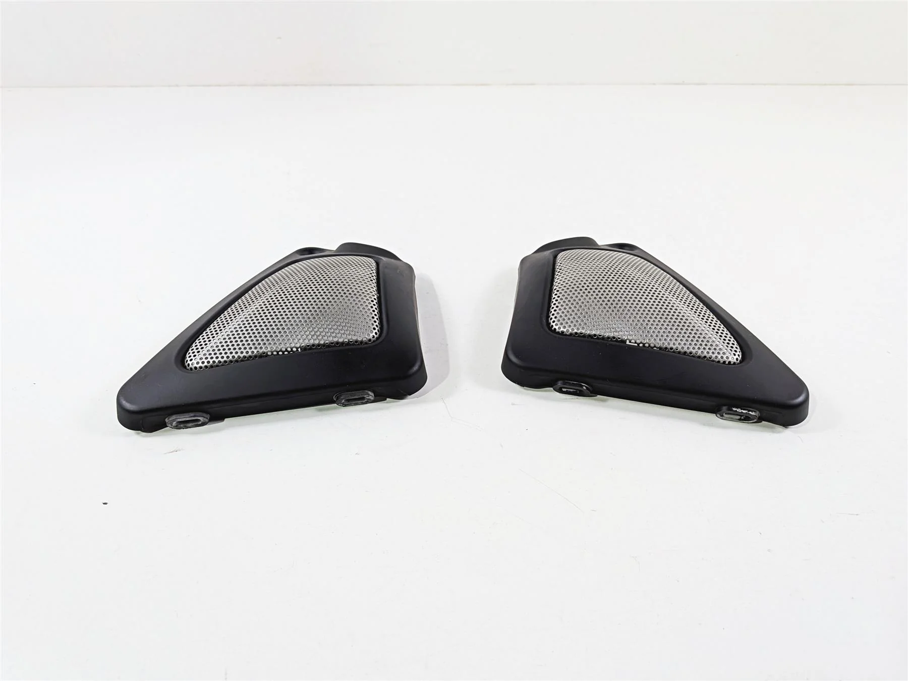 2011 Harley VRSCDX Night Rod Neck Cover Fairing Set 66297-07 66298-07 - Image 4