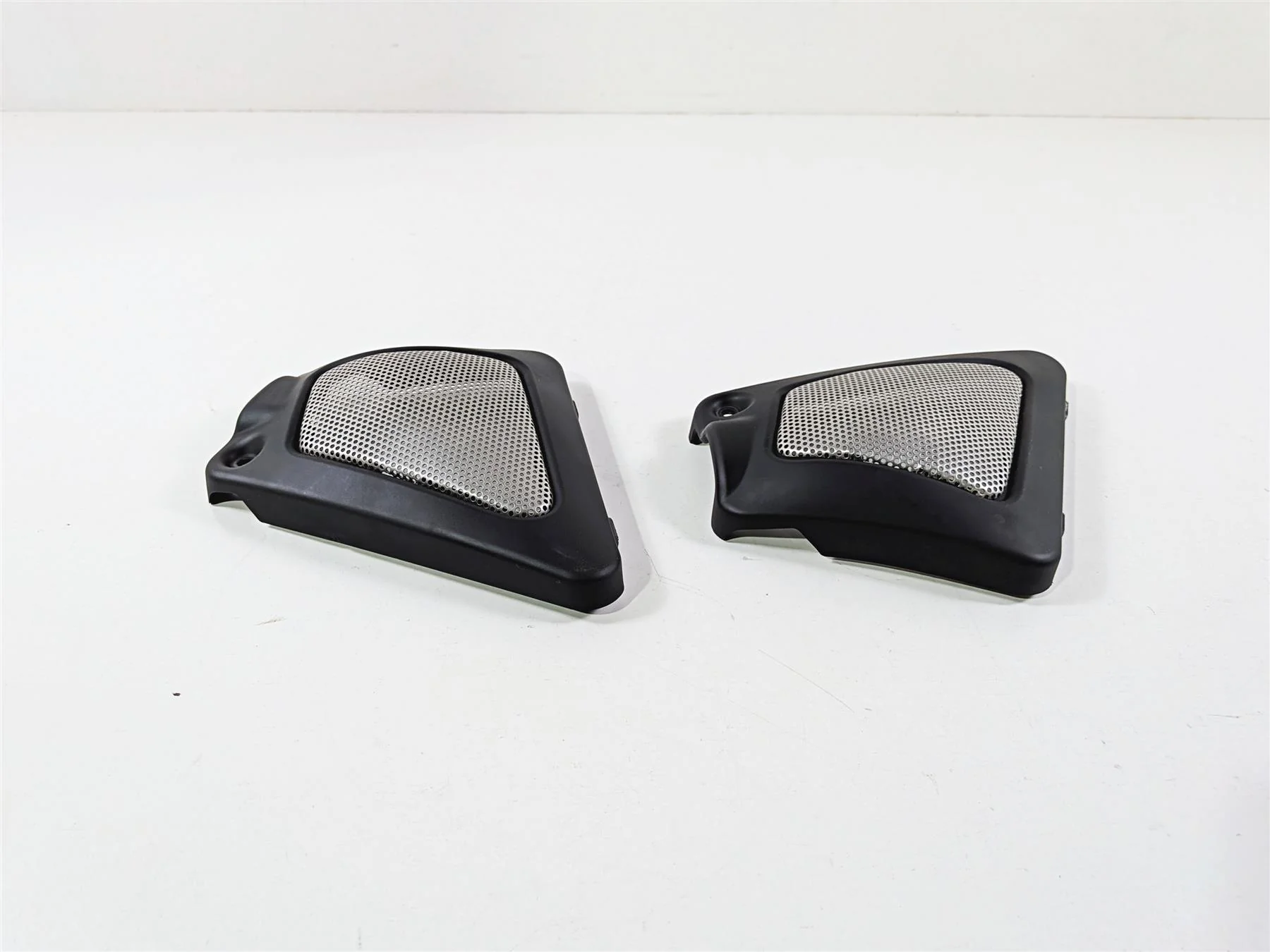 2011 Harley VRSCDX Night Rod Neck Cover Fairing Set 66297-07 66298-07 - Image 5