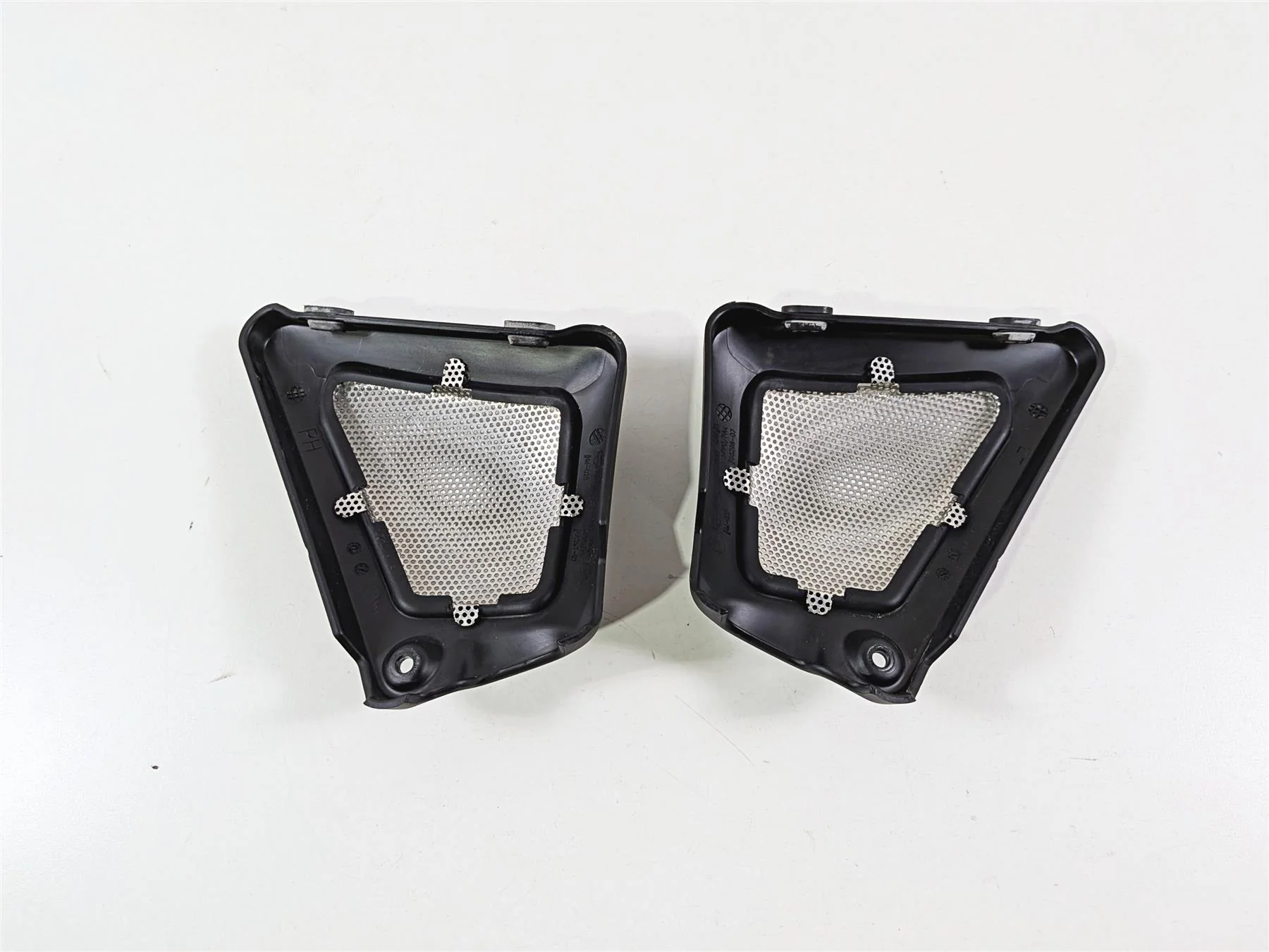 2011 Harley VRSCDX Night Rod Neck Cover Fairing Set 66297-07 66298-07 - Image 6
