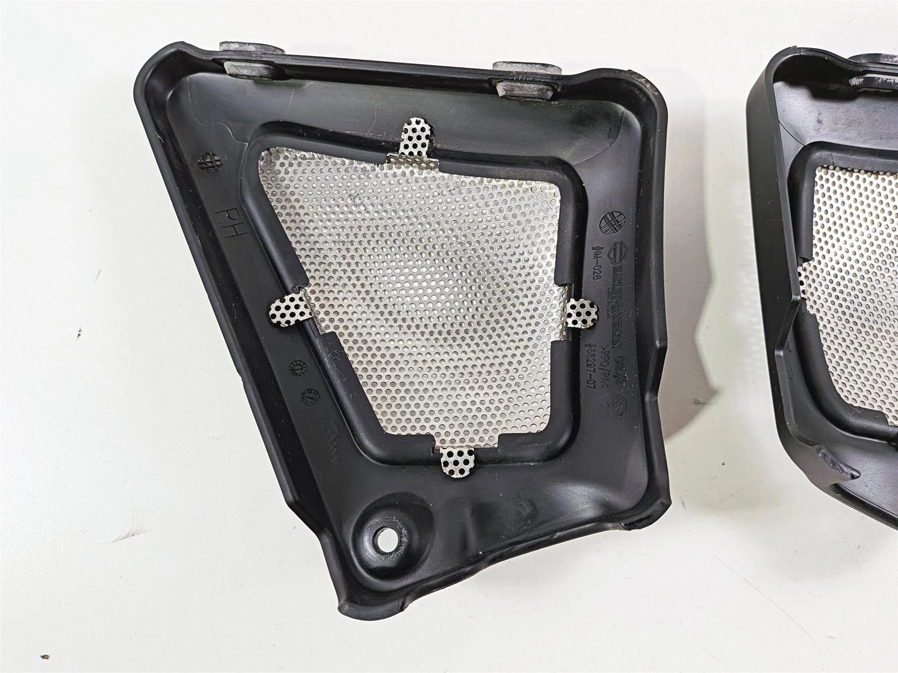 2011 Harley VRSCDX Night Rod Neck Cover Fairing Set 66297-07 66298-07 - Image 7