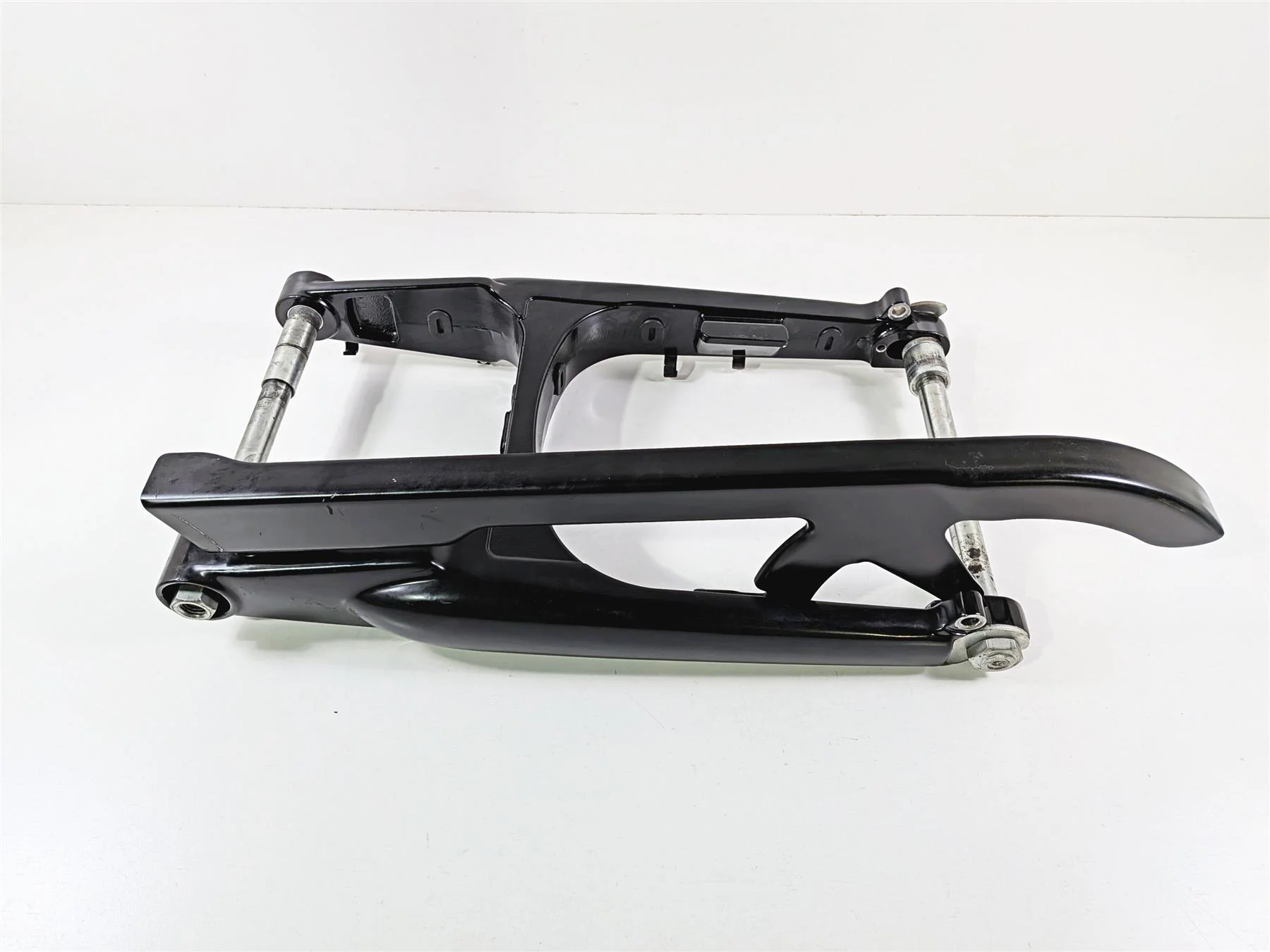 2011 Harley VRSCDX Night Rod Swingarm Swin Arm & Guard 48612-07A