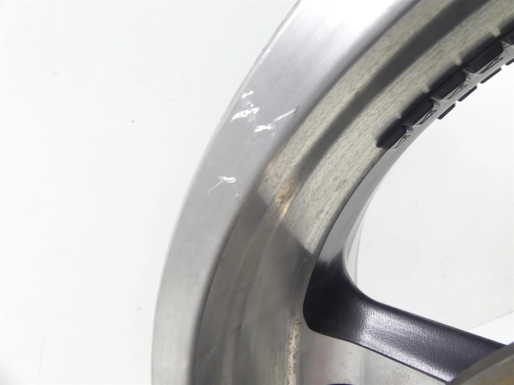2011 Harley VRSCF Muscle Rod Straight 18x8 Rear Wheel Rim 40900169 - Image 11