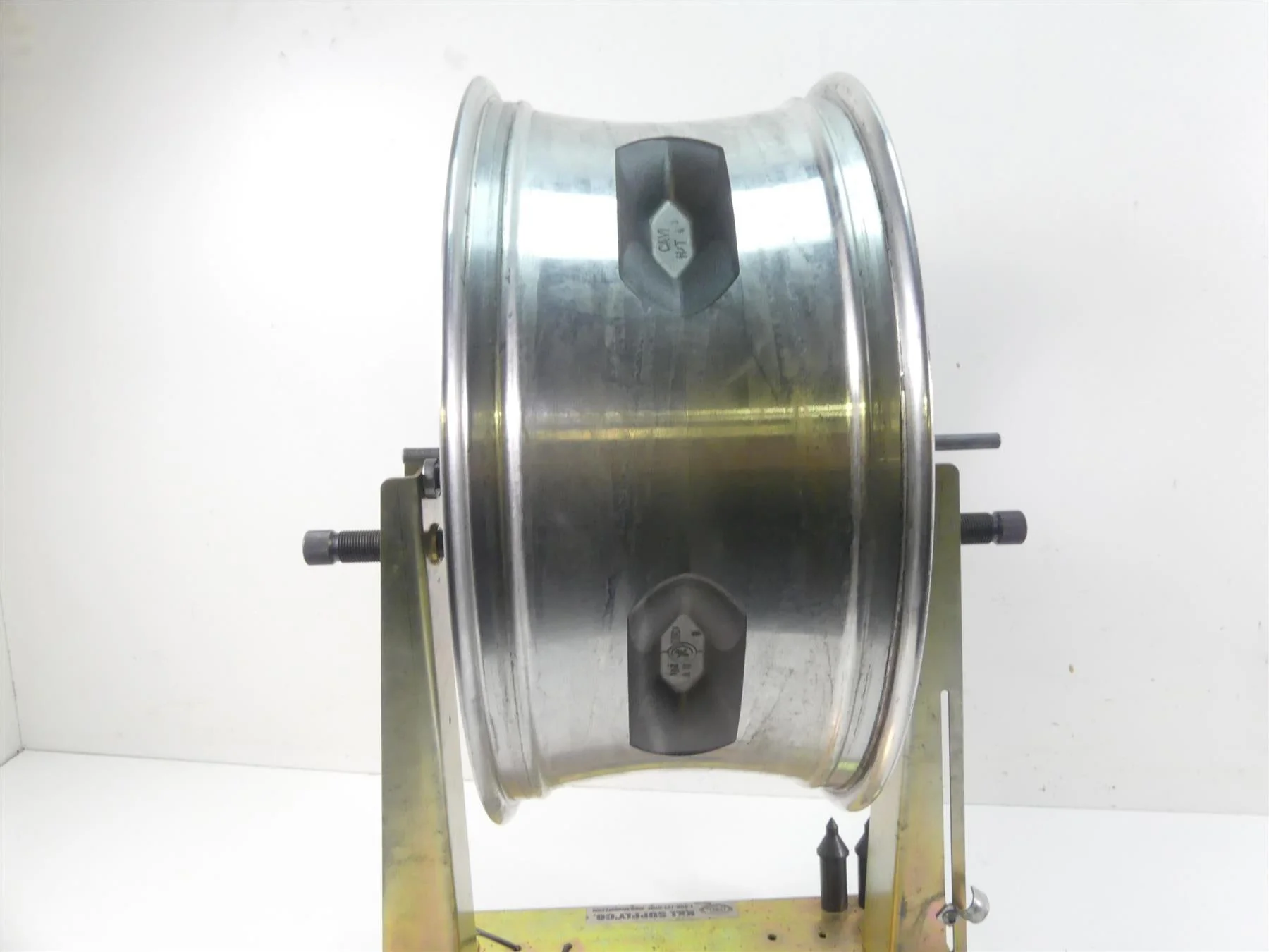 2011 Harley VRSCF Muscle Rod Straight 18x8 Rear Wheel Rim 40900169 - Image 2