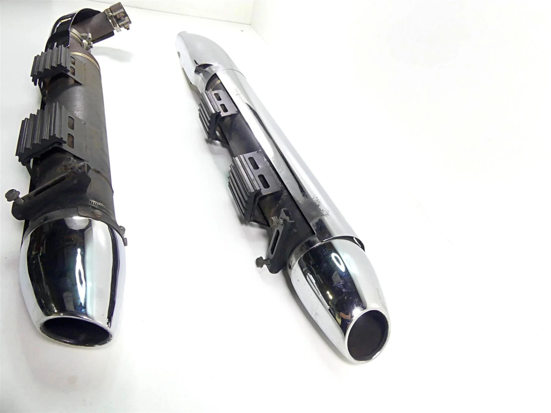 2011 Victory Cross Country Exhaust Muffler Silencer Pipe READ 1261978 1261975 - Image 3