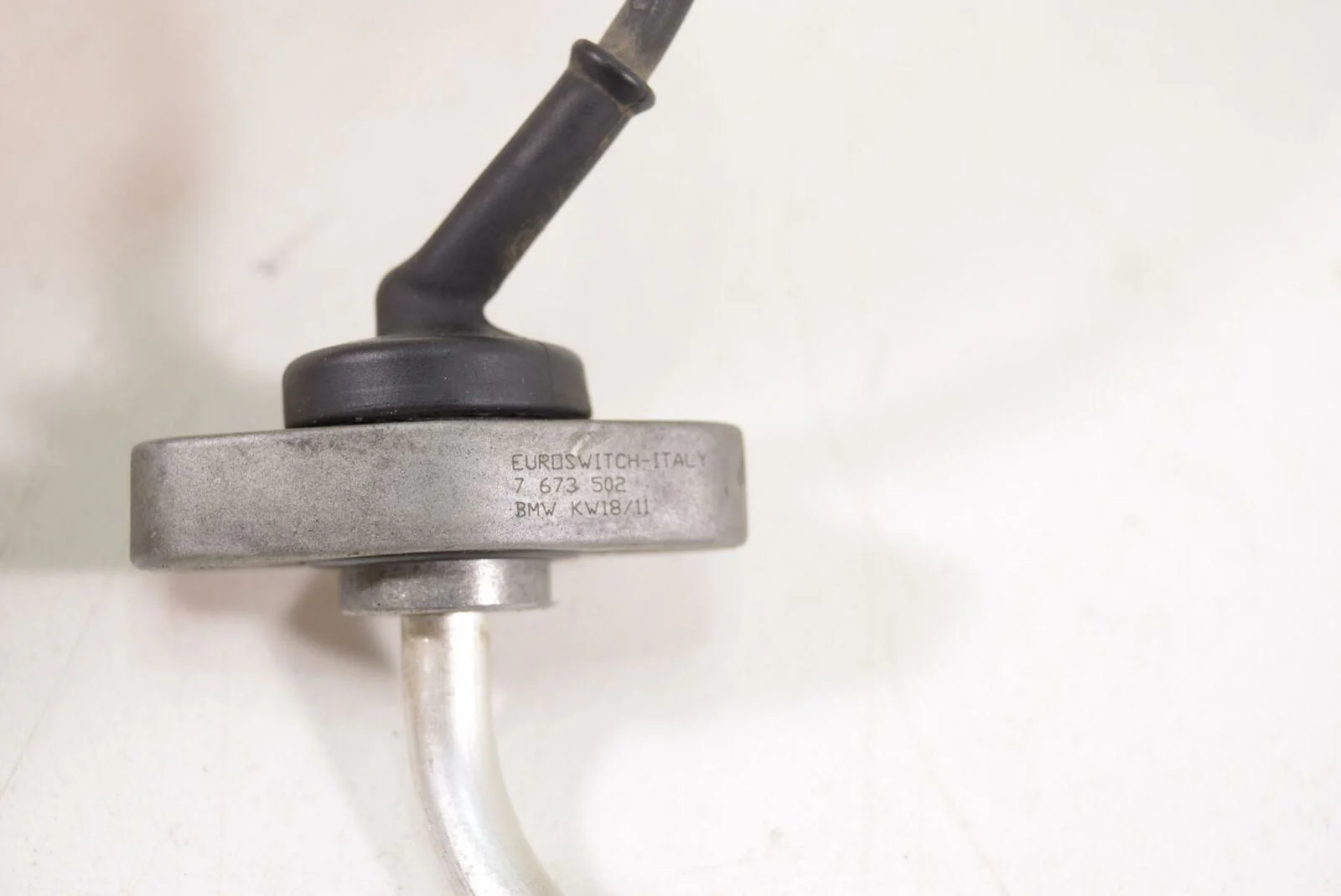 2012 BMW R1200 GS K25 Oil Level Sensor Switch 7673502 - Image 7