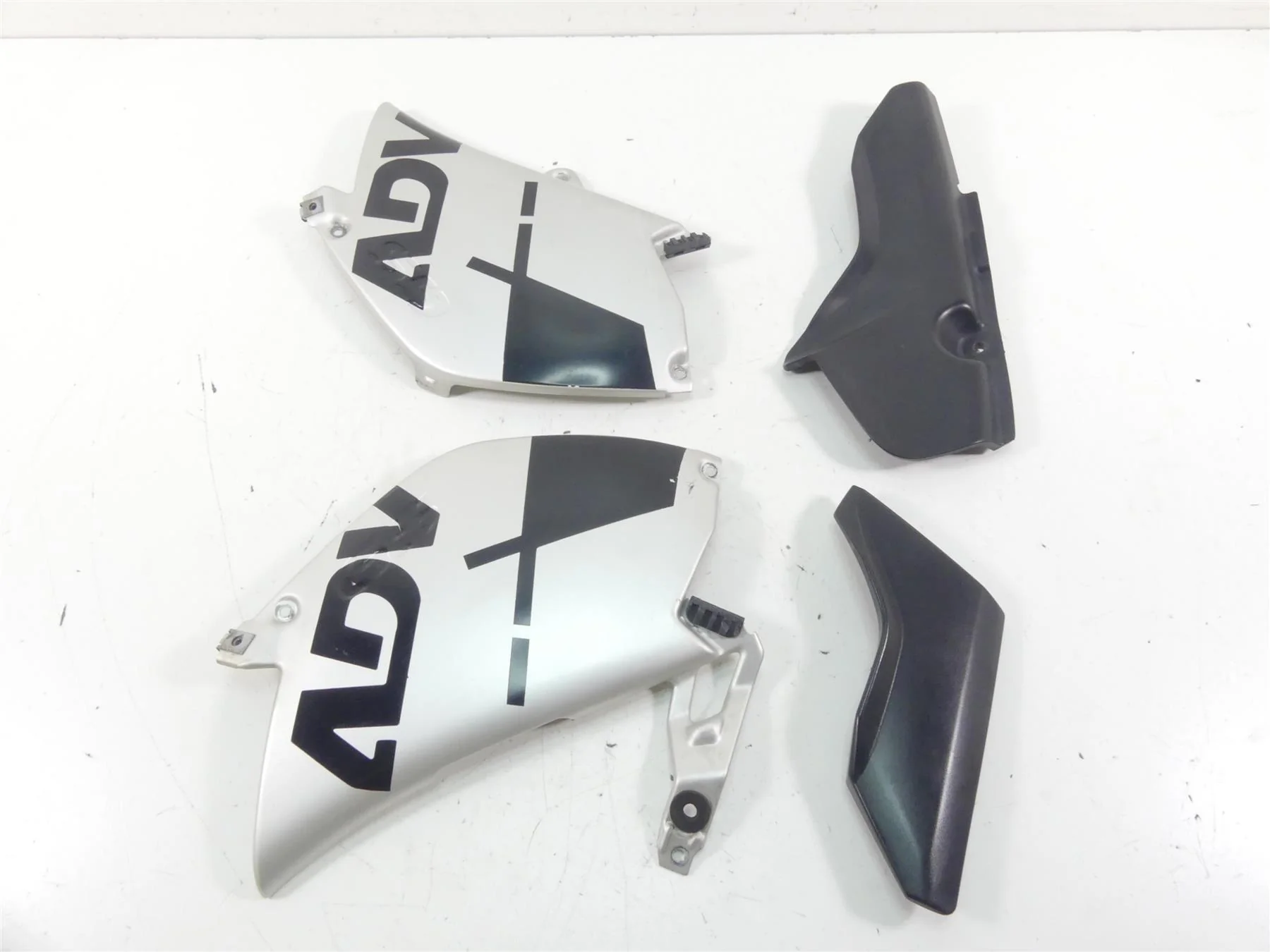 2012 BMW R1200 GS K255 Adventure Between Leg Side Cover Fairing Set 46637677515 - Image 2