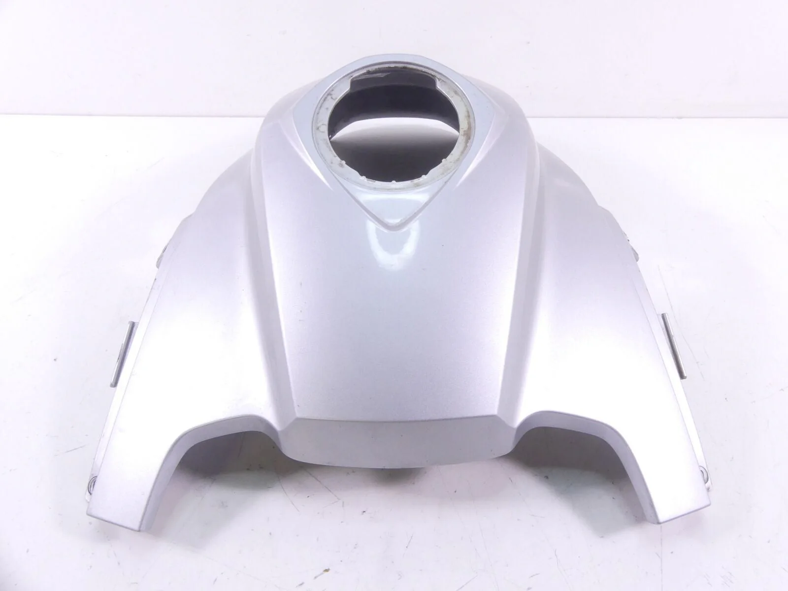 2012 BMW R1200GS K25 Tank Center Cover Fairing -Titansilber 46637693425 - Image 3