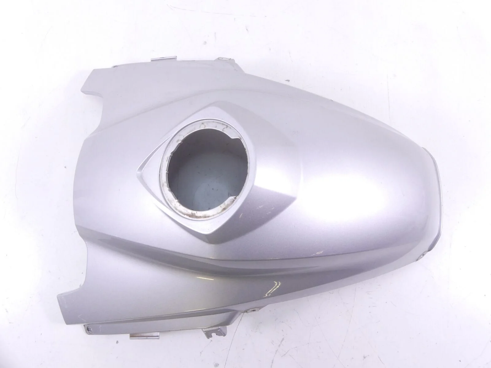 2012 BMW R1200GS K25 Tank Center Cover Fairing -Titansilber 46637693425 - Image 4
