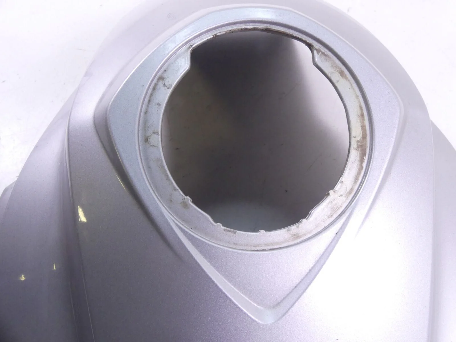 2012 BMW R1200GS K25 Tank Center Cover Fairing -Titansilber 46637693425 - Image 8