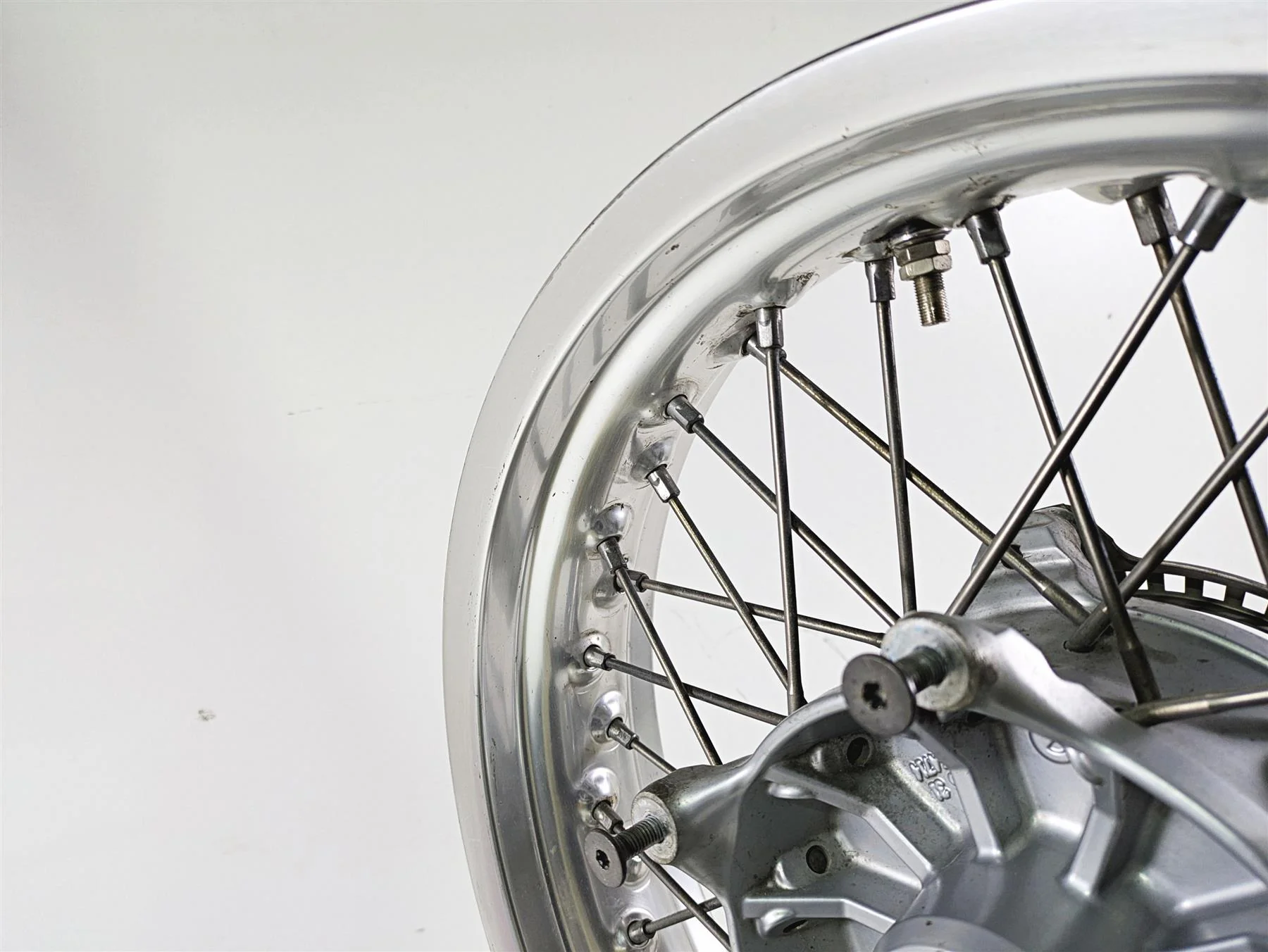2012 BMW R1200R K27 Behr 17x3.5 Front Wheel Spoke Rim - Read 36318546282 - Image 10