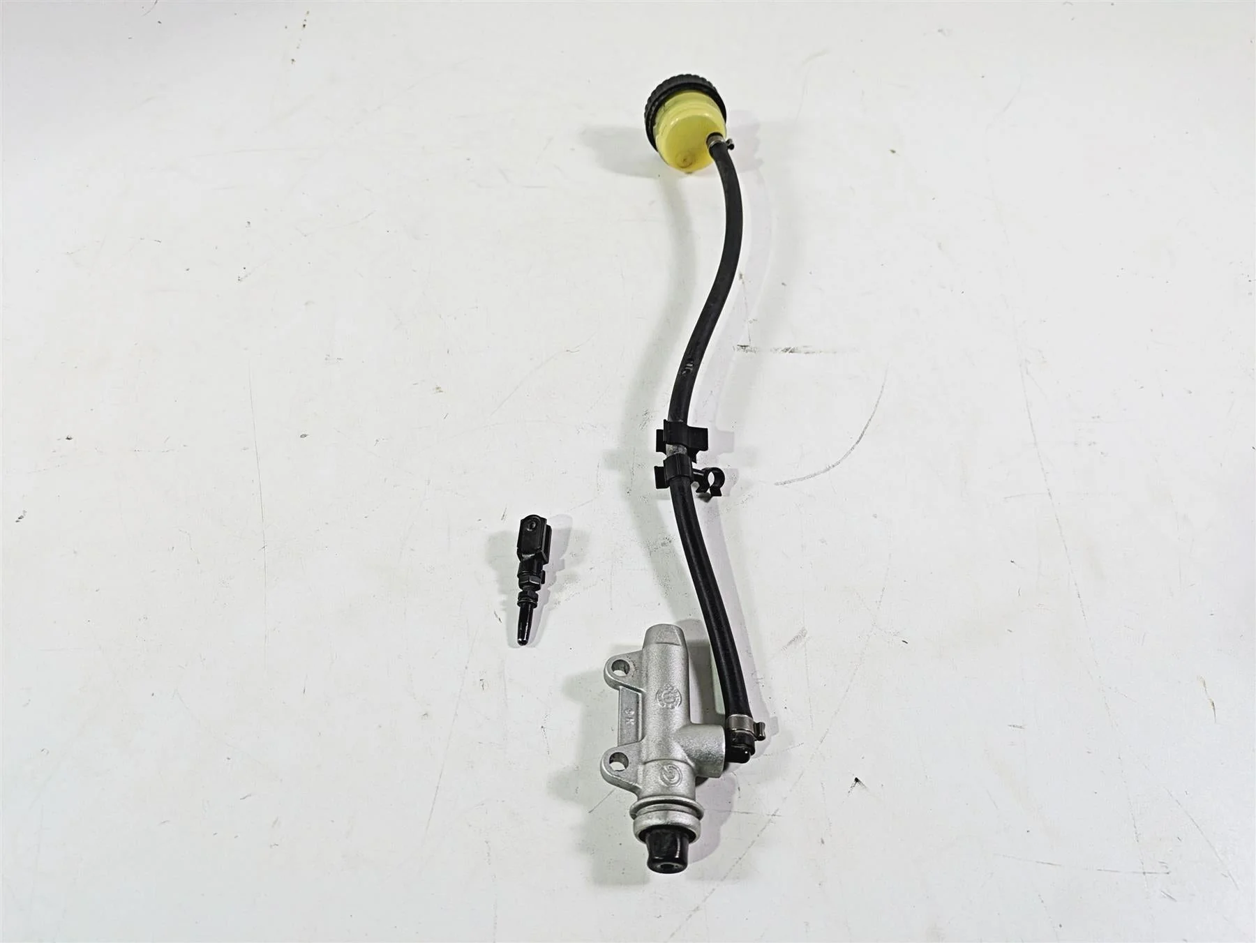 2012 BMW R1200R K27 Brembo Rear Brake Master Cylinder 34318529423 - Image 2