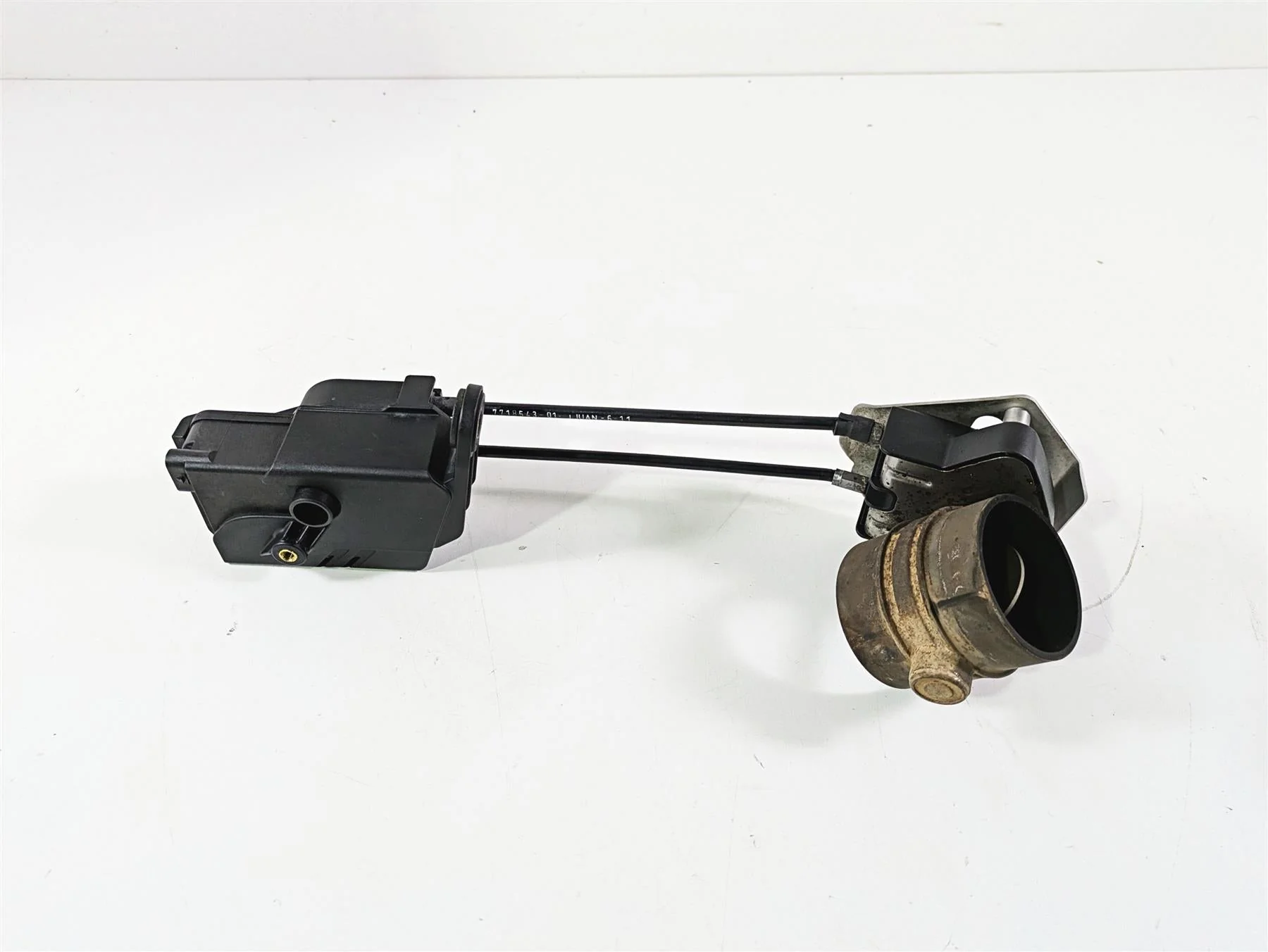2012 BMW R1200R K27 Exhaust Header Flap & Servo Set 18518546552 18307712952 - Image 3