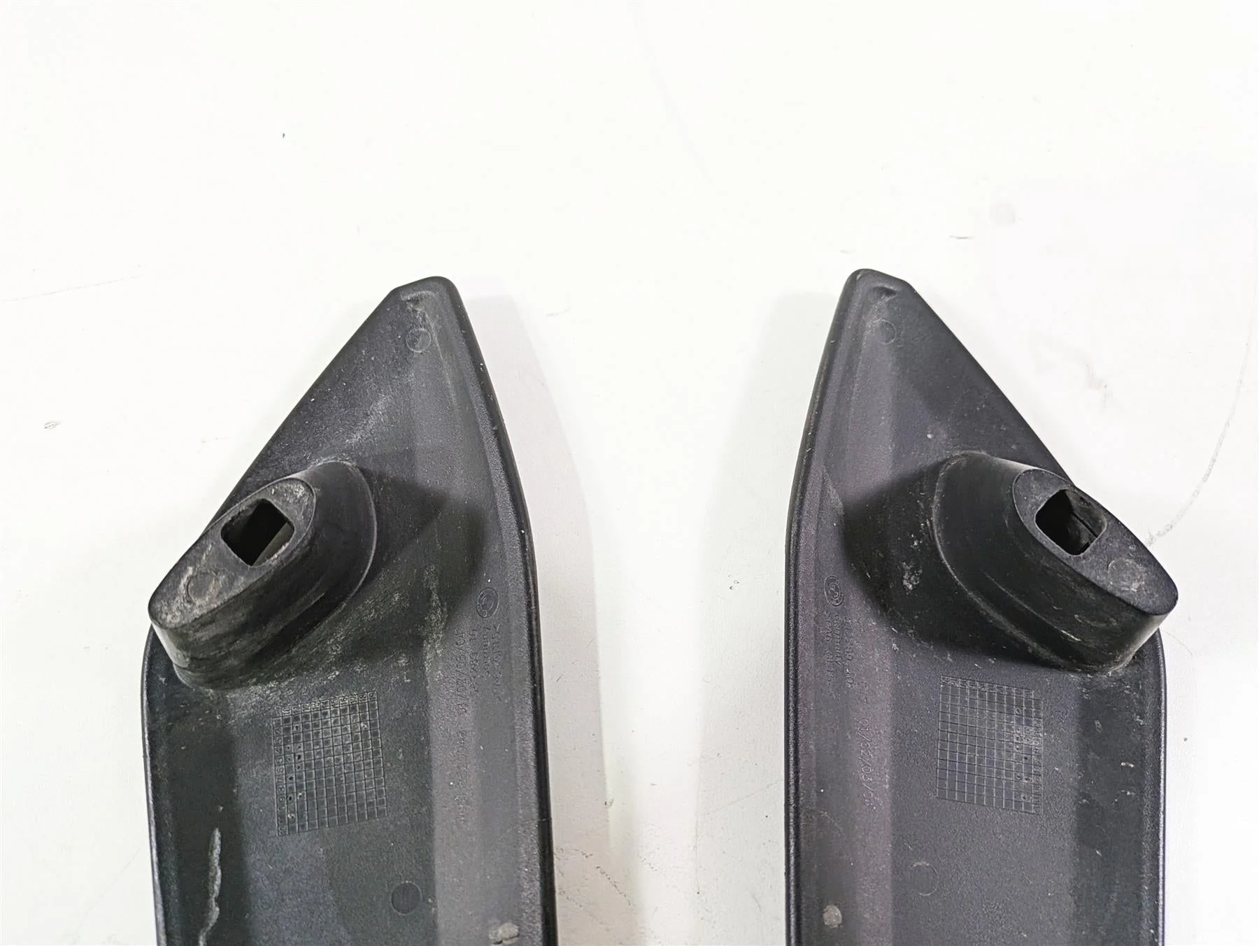 2012 BMW R1200R K27 Front Fender Wind Deflector Side Covers 46618520048 - Image 10