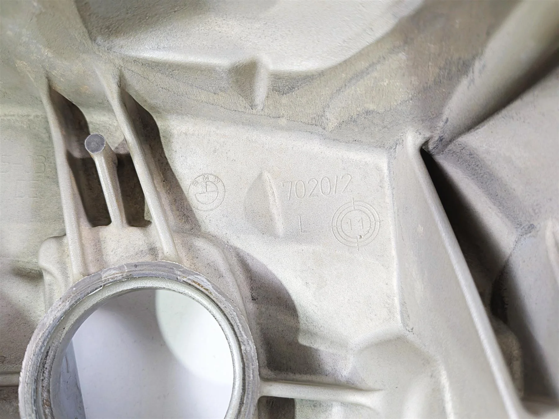 2012 BMW R1200R K27 Left Cylinder Head Valve Cover 7723175 11127723427 - Image 9