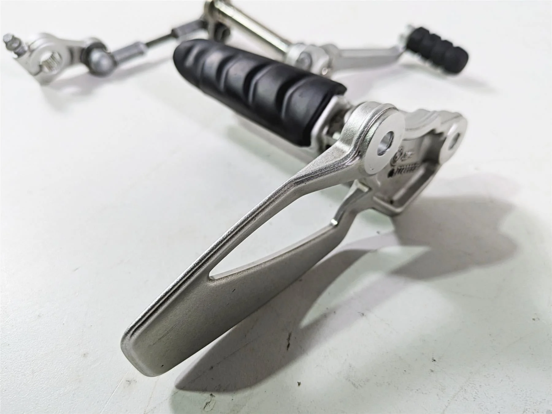 2012 BMW R1200R K27 Left Rider Footpeg & Shifter Set 46717700913 23417671065 - Image 5