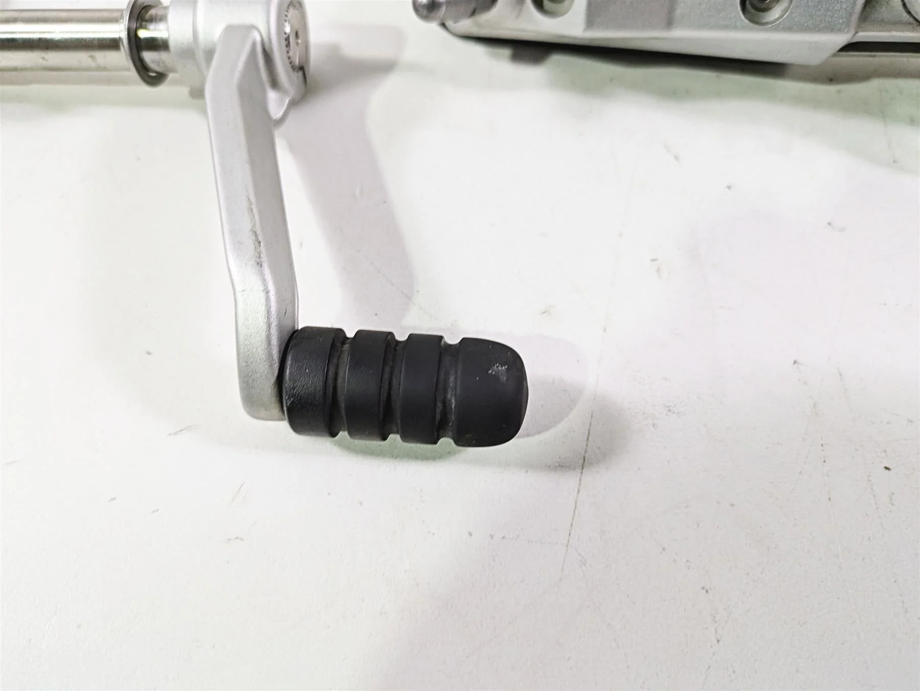 2012 BMW R1200R K27 Left Rider Footpeg & Shifter Set 46717700913 23417671065 - Image 7