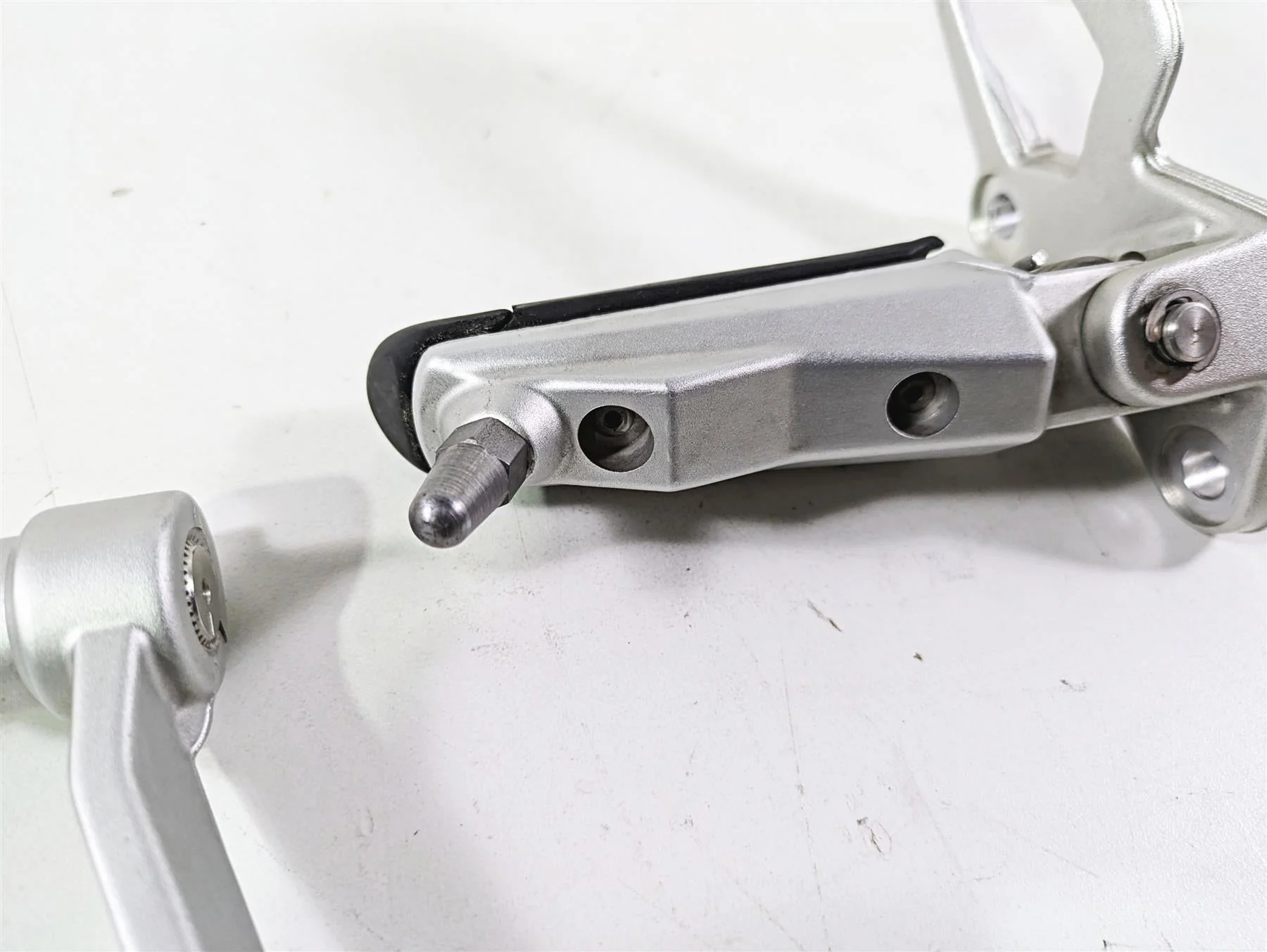 2012 BMW R1200R K27 Left Rider Footpeg & Shifter Set 46717700913 23417671065 - Image 9