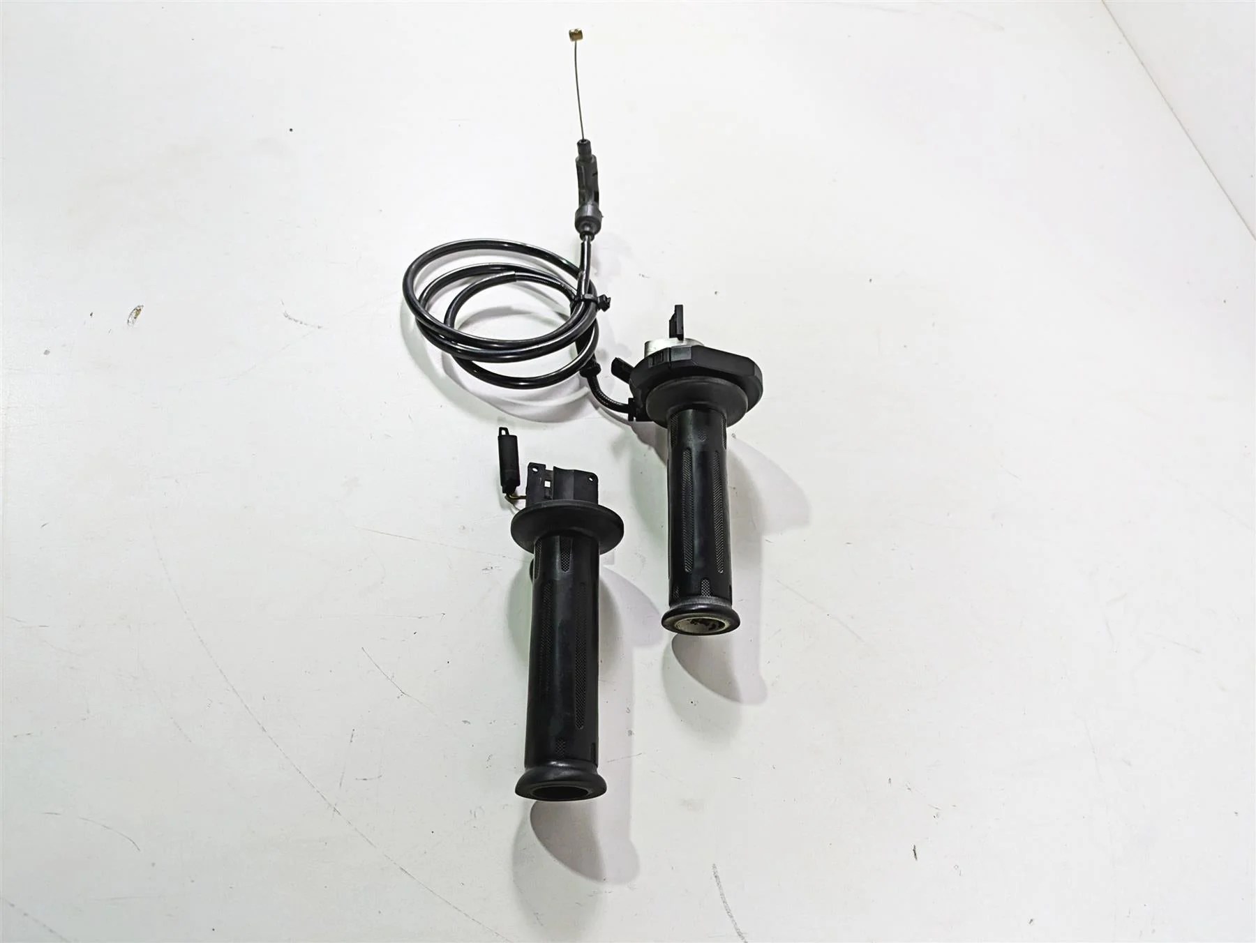 2012 BMW R1200R K27 Left Right Heated Hand Grip Set 61317727067 61317695470 - Image 3